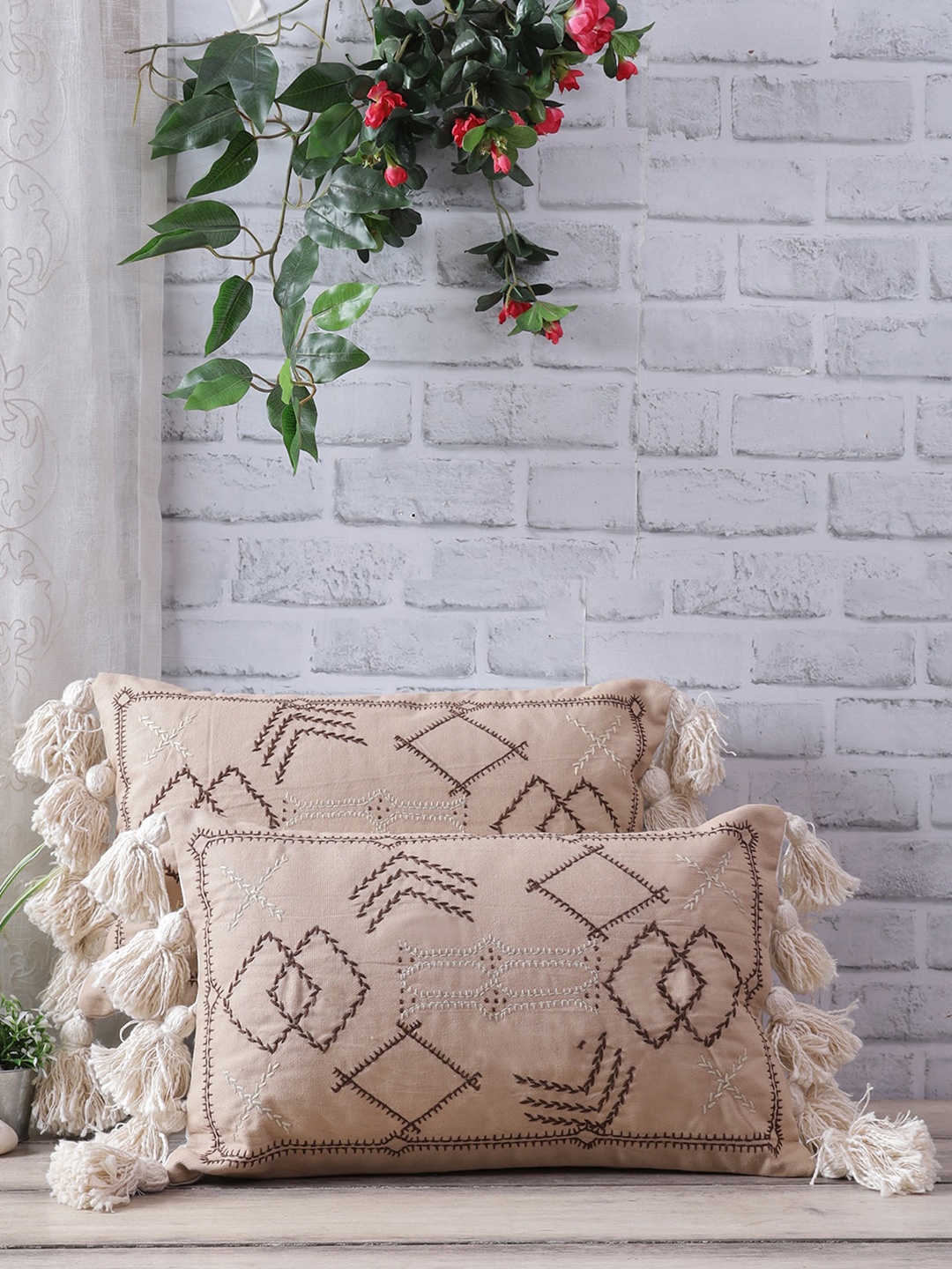 

eyda Set Of 2 Beige & Brown Embroidered Rectangle Cushion Covers