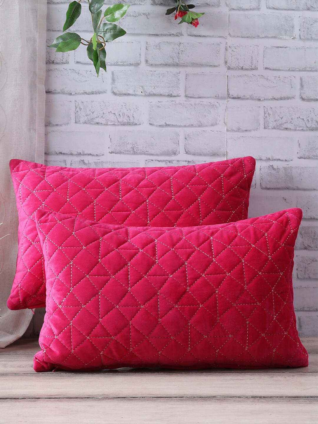 

eyda Set Of 2 Fuchsia Pink & Silver-Toned Geometric Velvet Rectangle Cushion Covers