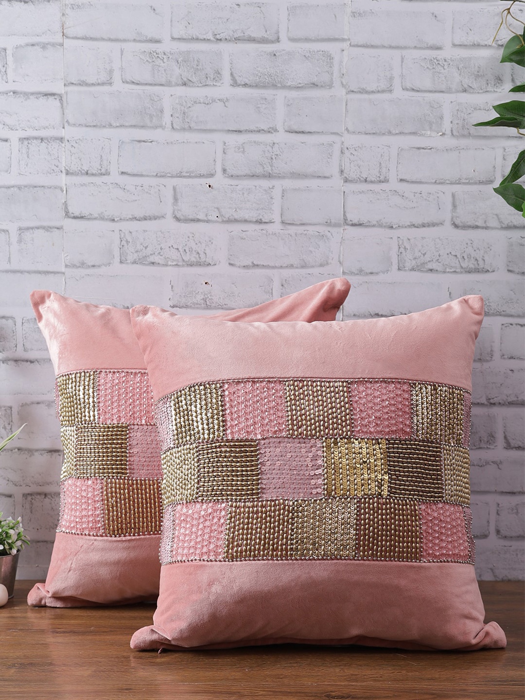 

eyda Set Of 2 Peach-coloured & Gold-Toned Embellished Velvet Square Cushion Covers