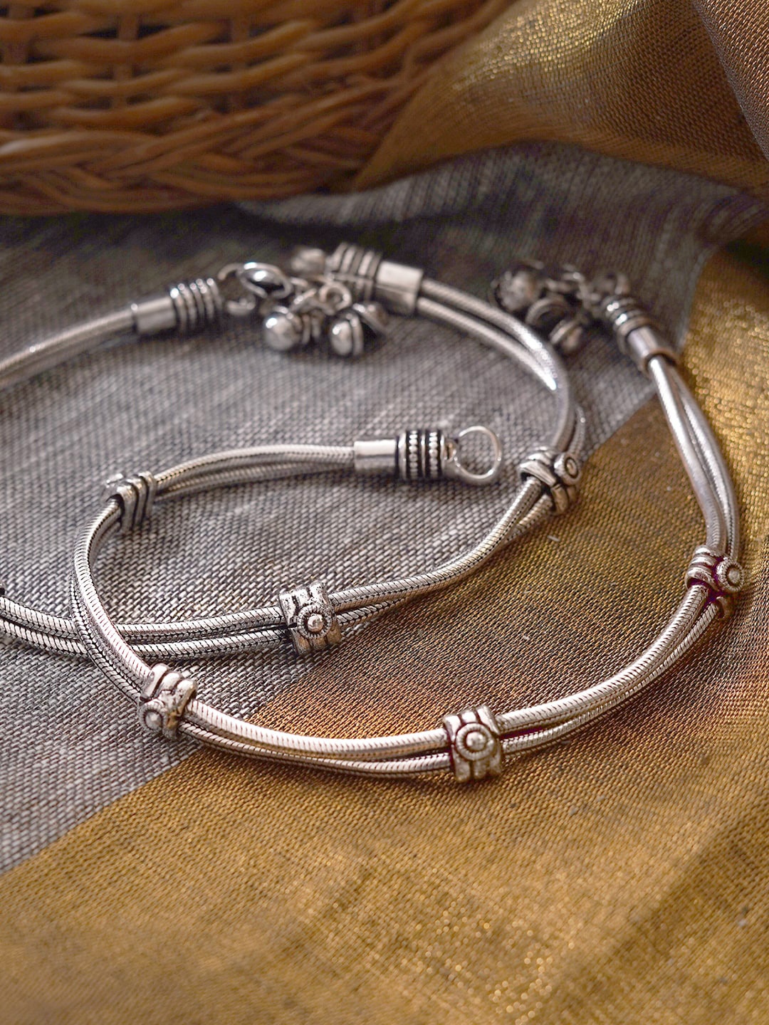 

TEEJH Set Of 2 Silver-Toned Oxidized Anklets