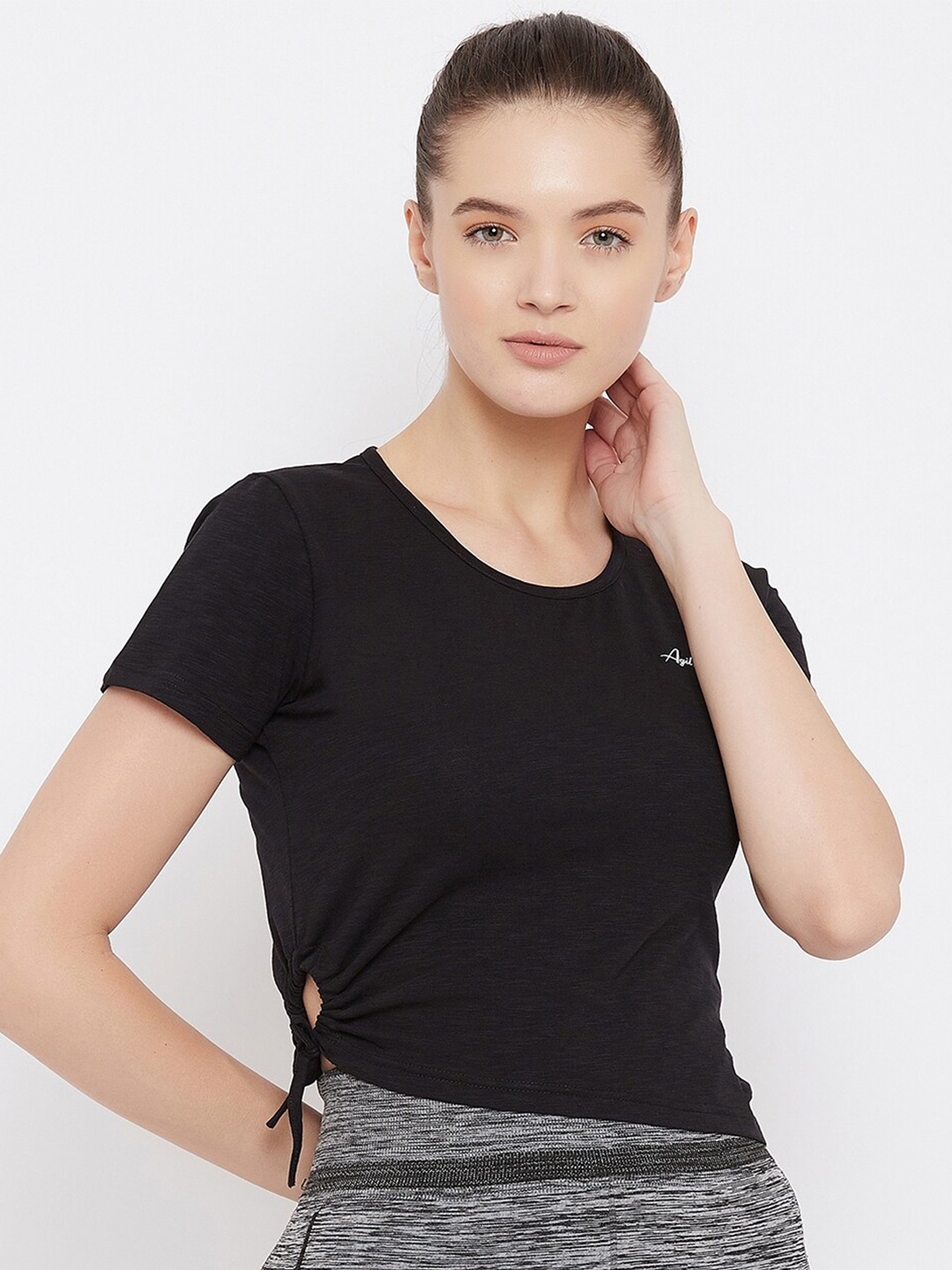 

AGIL ATHLETICA Women Black Solid Crop Sport T shirt