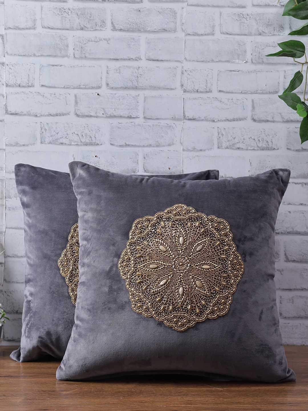 

eyda Set Of 2 Grey & Gold-Toned Embellished Velvet Square Cushion Covers