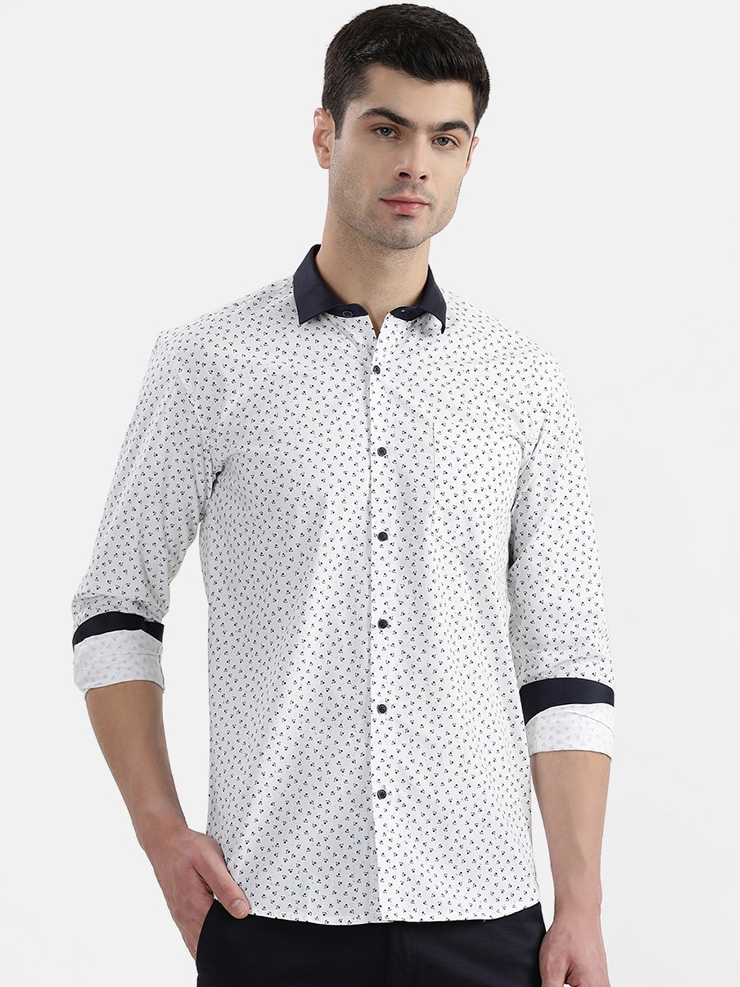

V2 Value & Variety Men White & Black Printed Casual Shirt