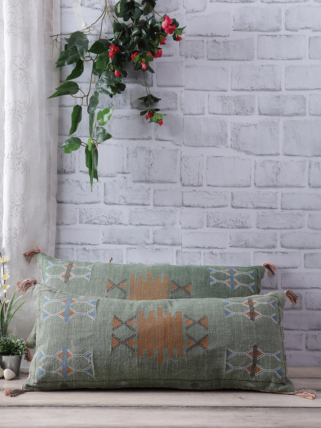 

eyda Set Of 2 Green & Brown Embroidered Linen Rectangle Cushion Covers
