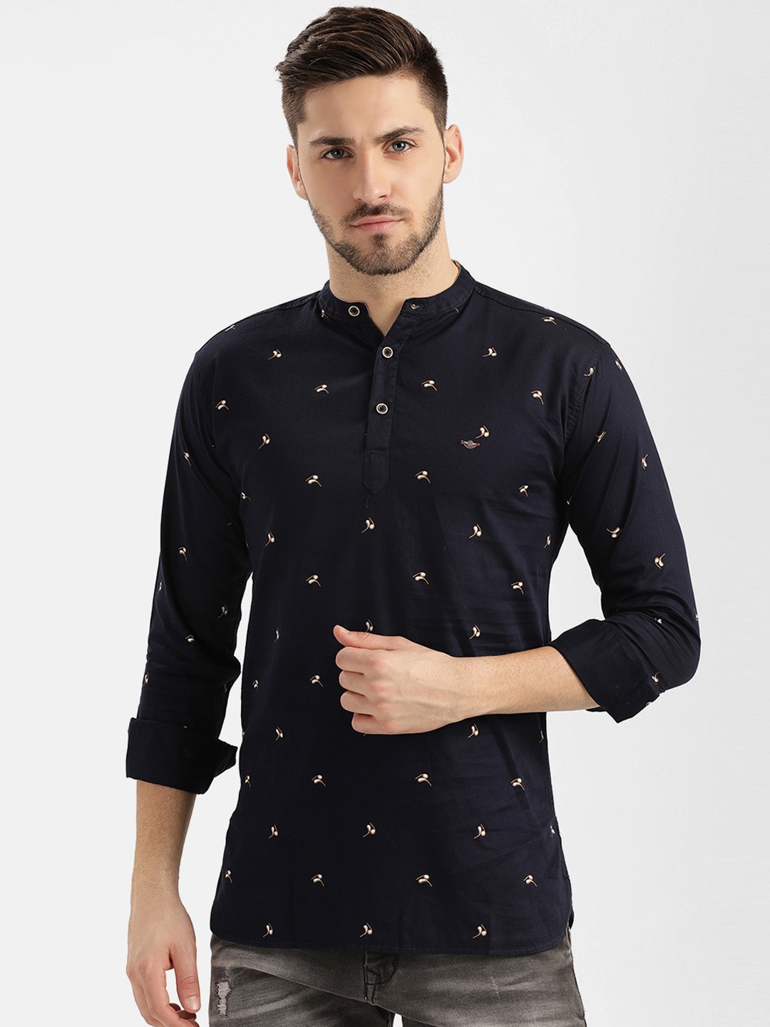 

V2 Value & Variety Men Navy Blue Embroidered Gotta Patti Kurta