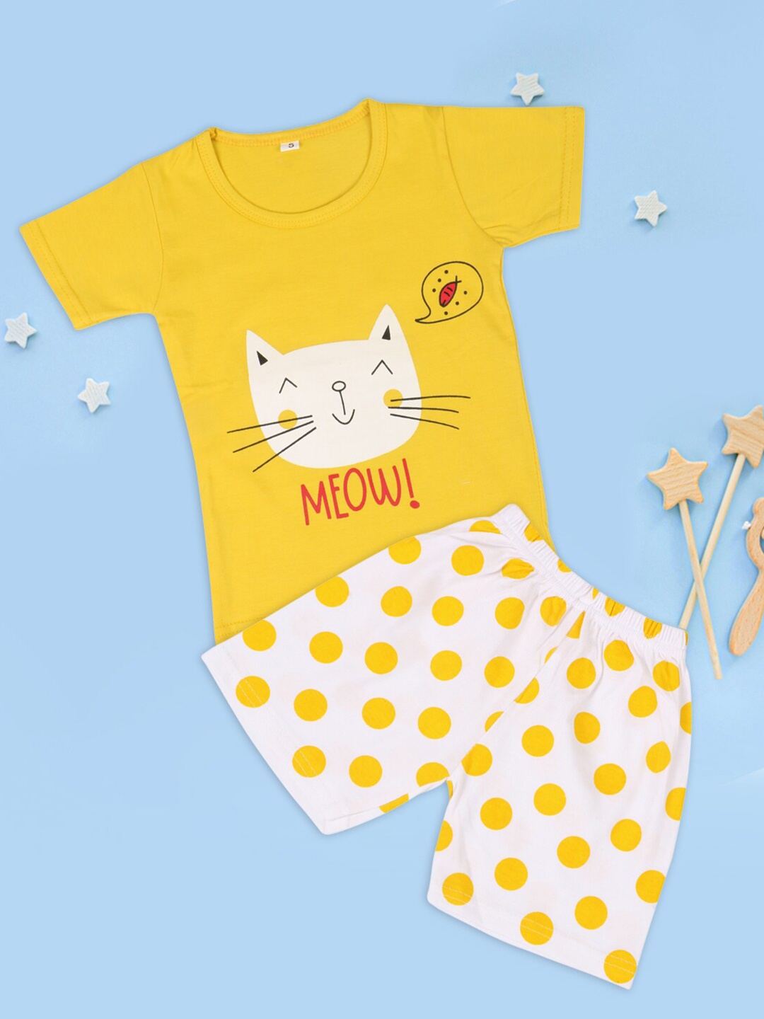 

Fashitale Unisex Kids Yellow & White Printed Cotton Top with Shorts