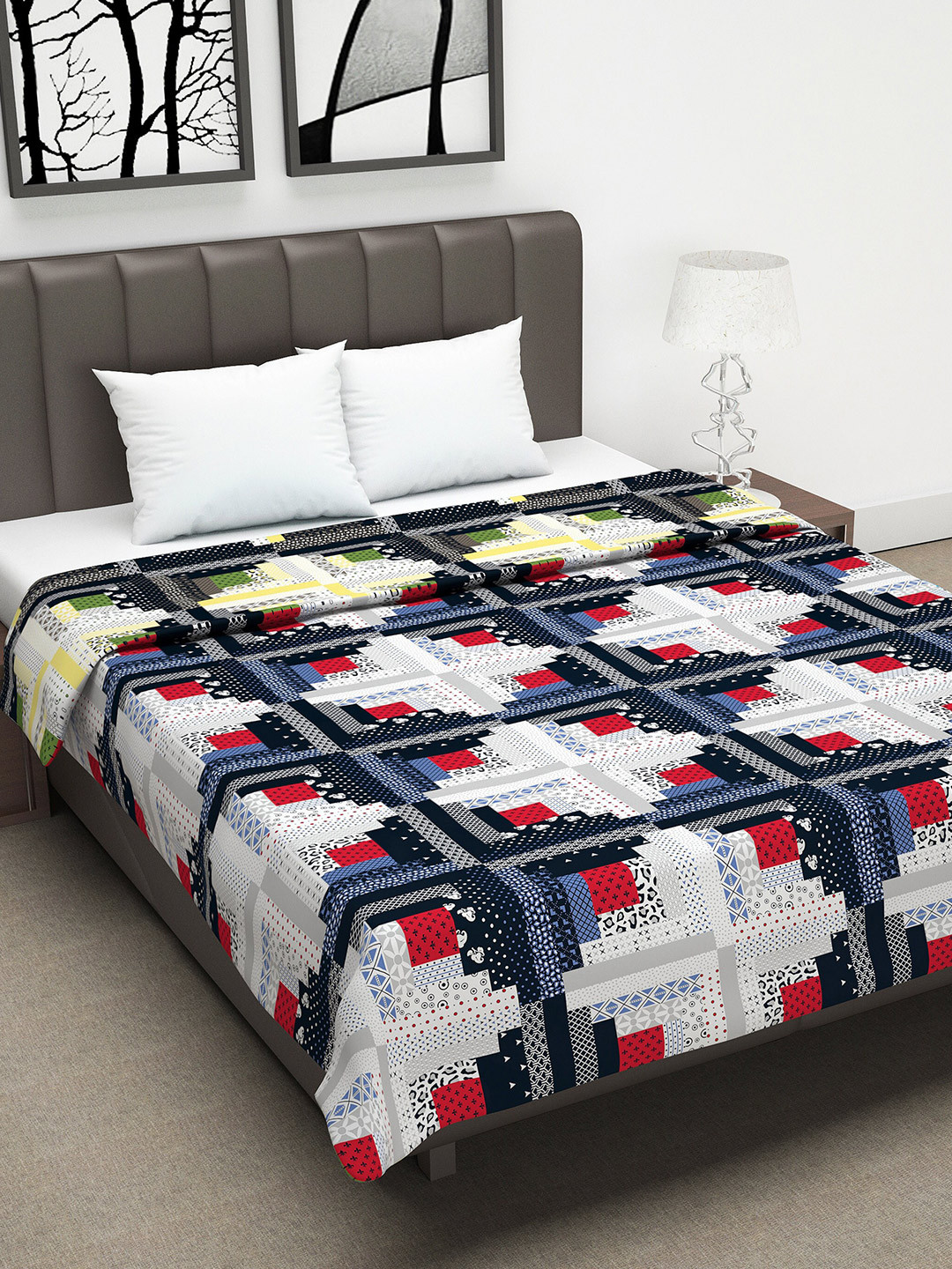 

Divine Casa Black & White Geometric AC Room 110 GSM Double Bed Dohar