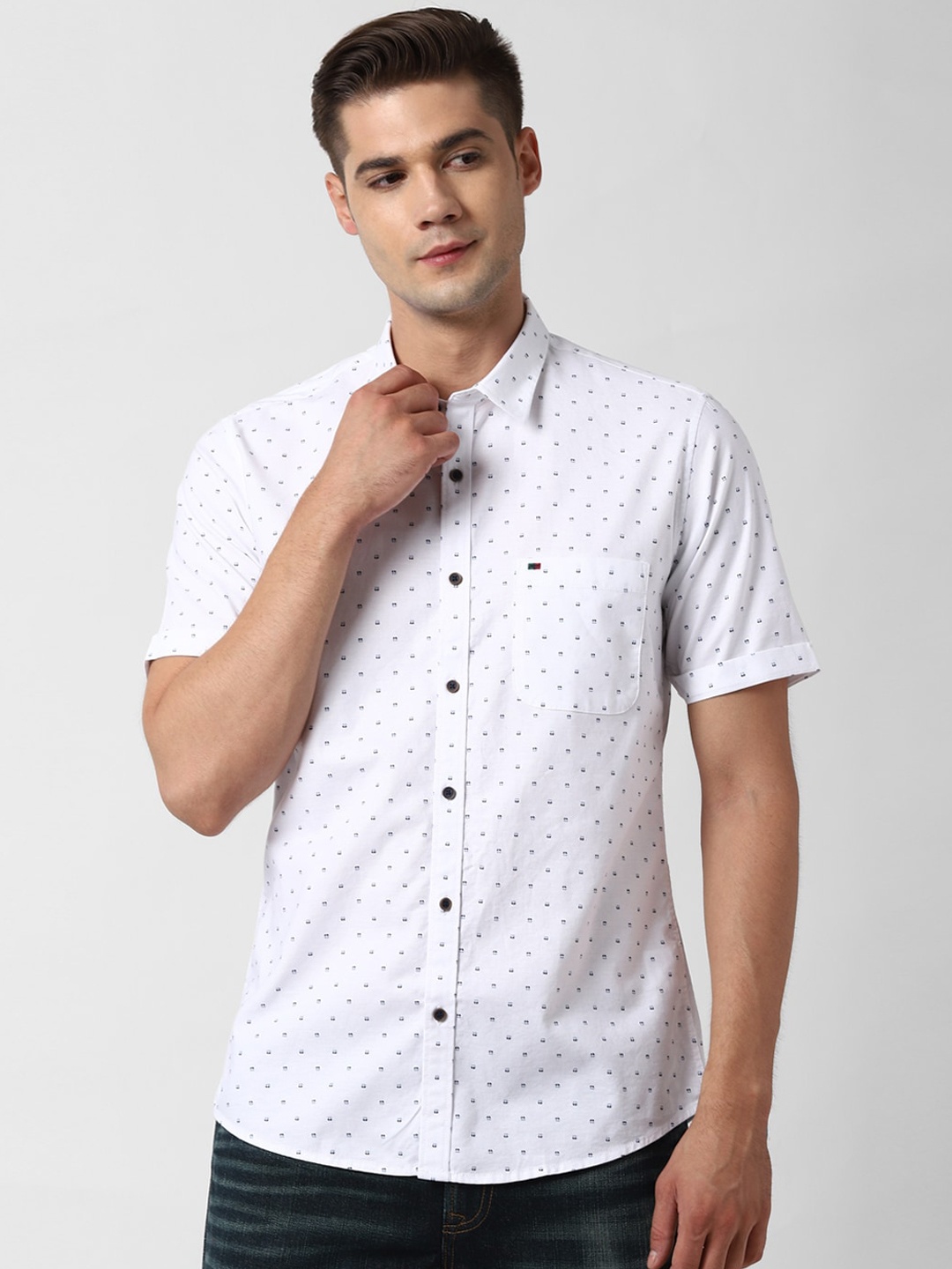 

Peter England Casuals Men White Slim Fit Printed Shirt