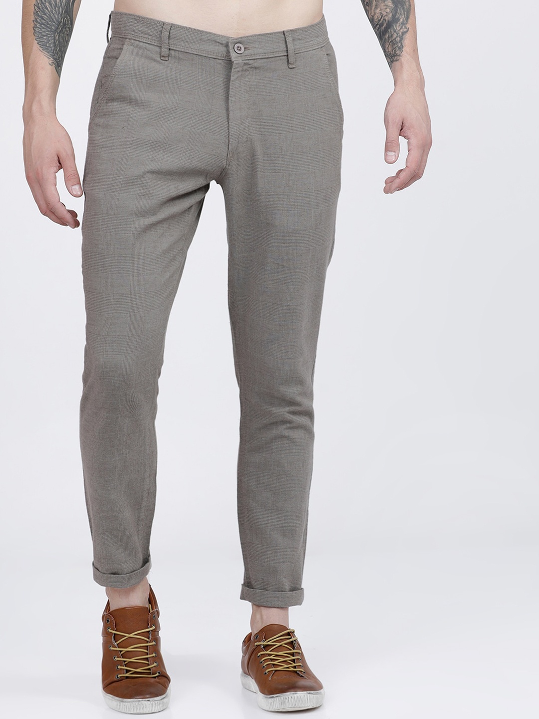 

HIGHLANDER Men Brown Checked Slim Fit Chinos Trousers