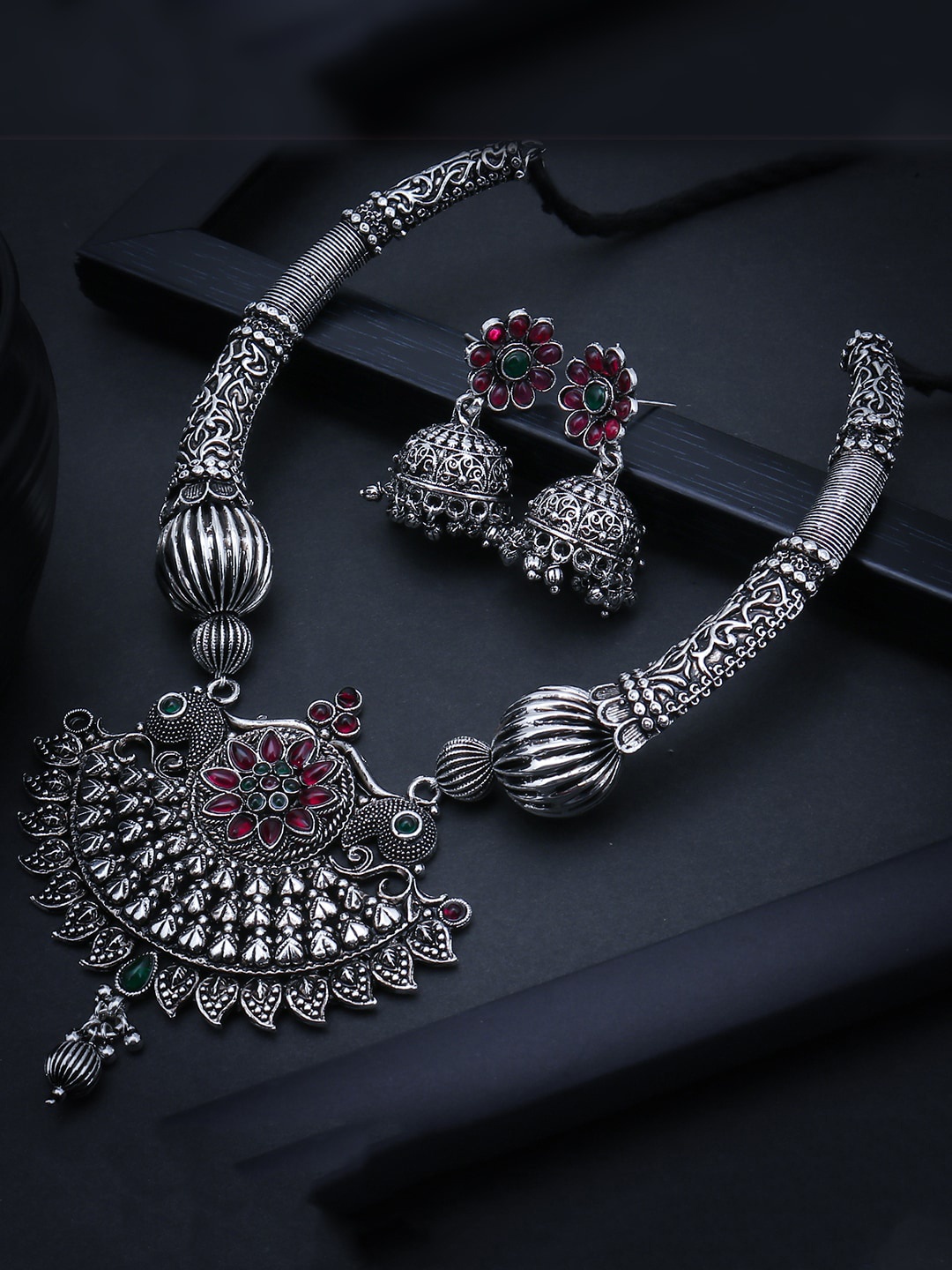 

Sukkhi Silver-Toned & Magenta Oxidised Rhodium-Plated Stone-Studded Jewellery Set