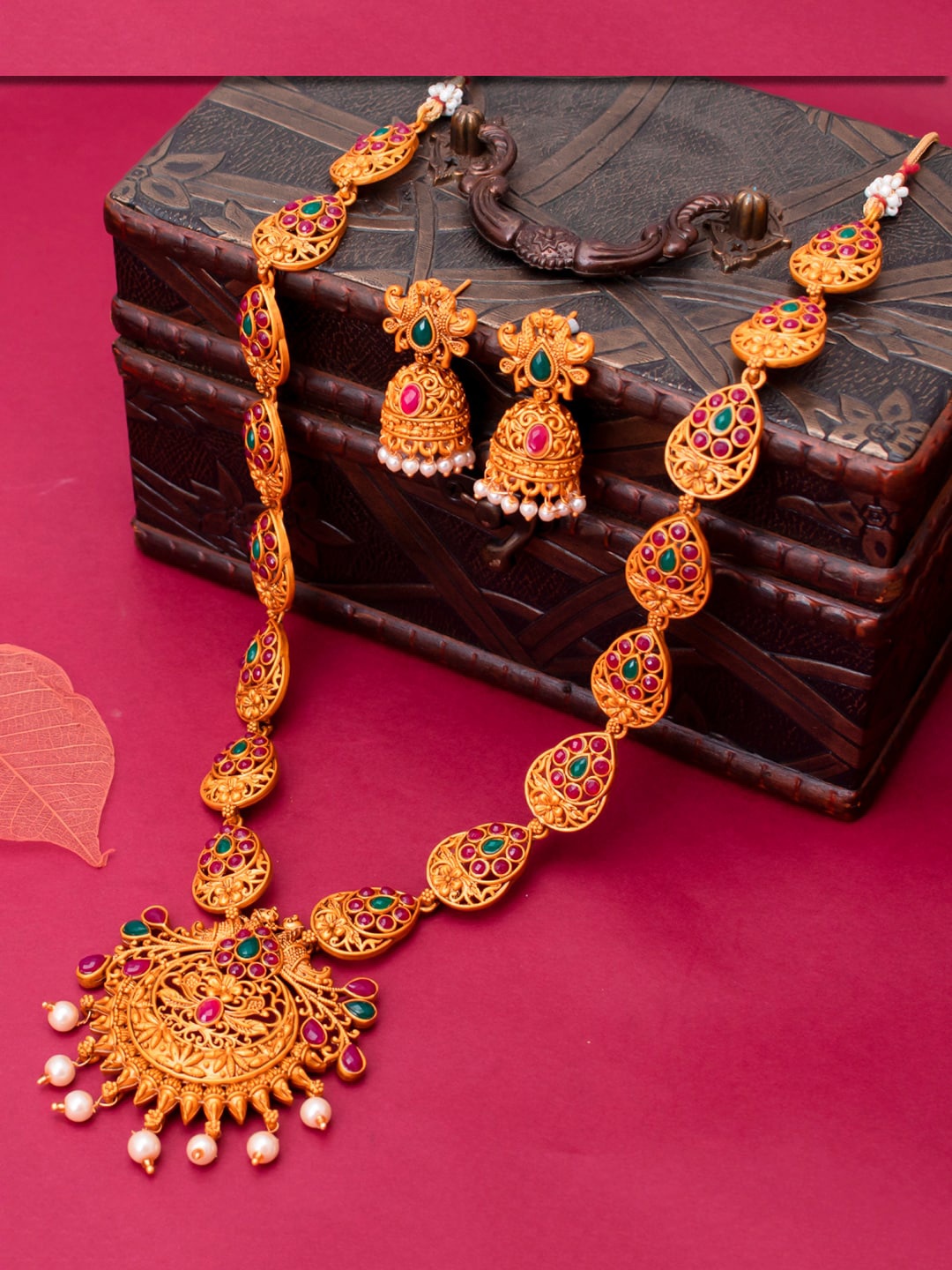 

Sukkhi Gold-Plated & Pink Stones & Pearl-Studded Jewellery Set