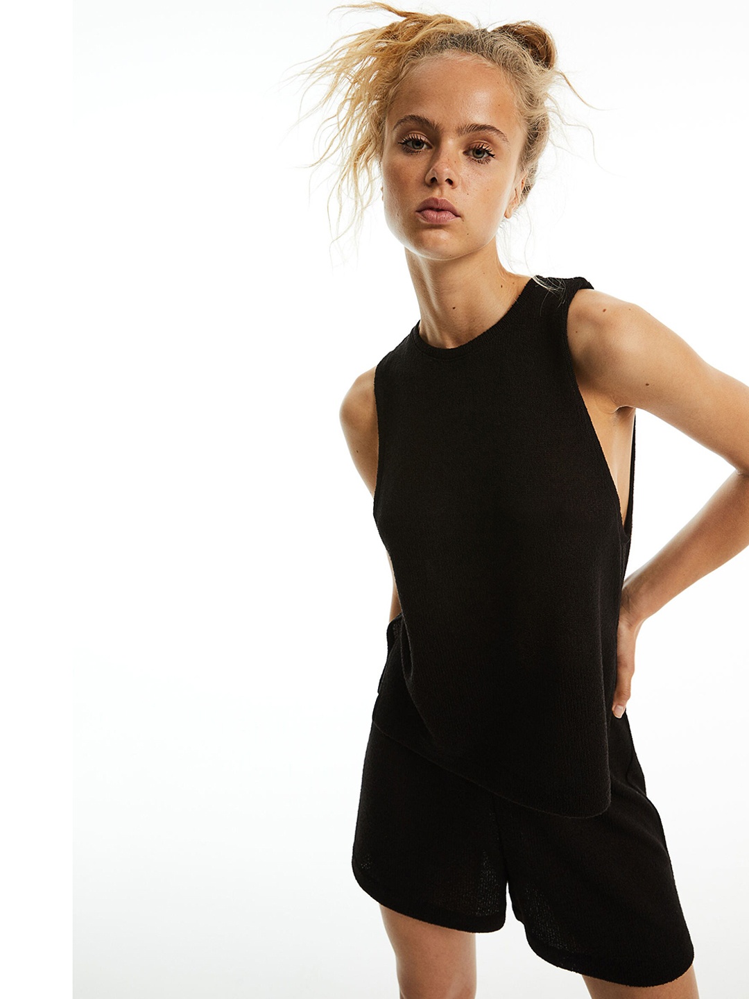 

H&M Women Black Solid Knitted Shorts
