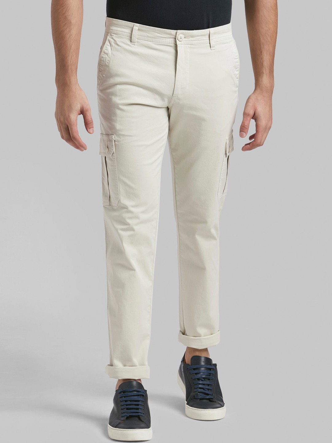 

Parx Men Cream Tapered Fit Cargos Trousers