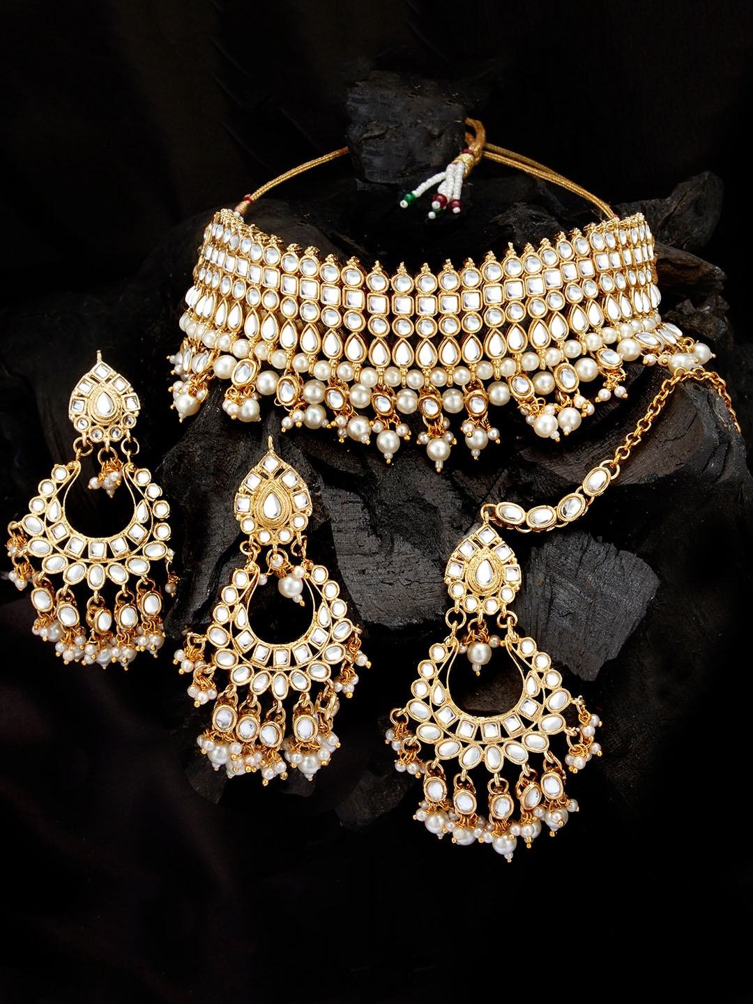 

Sukkhi Gold-Plated White Kundan-Studded & Pearl Beaded Jewellery Set