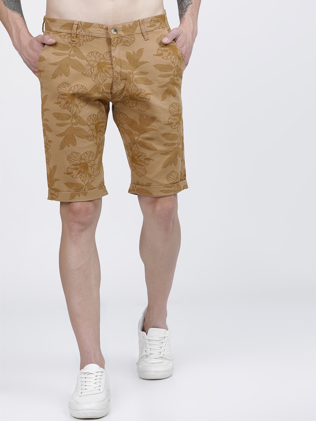 

HIGHLANDER Men Beige Floral Printed Slim Fit Mid-Rise Regular Shorts