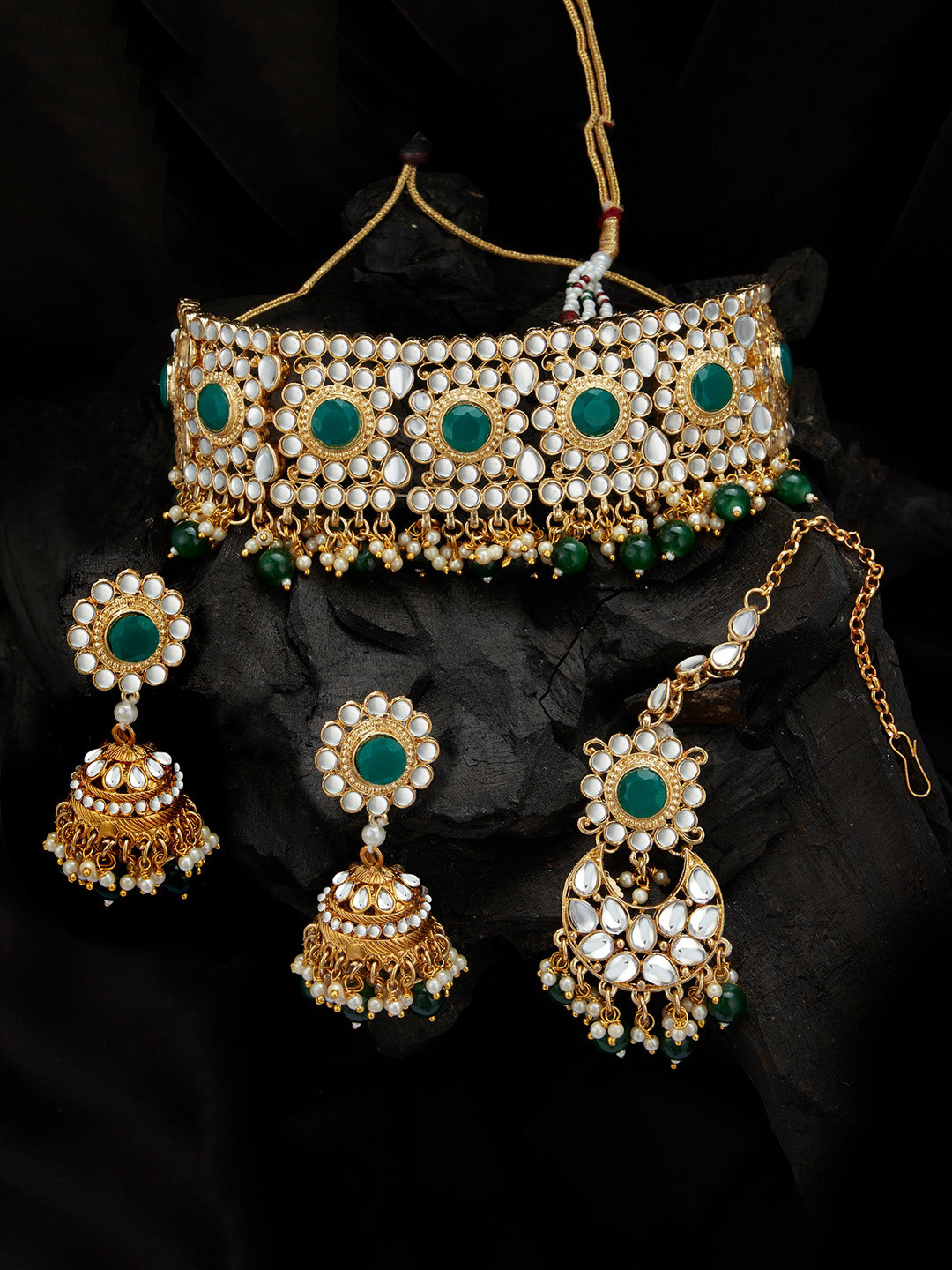 

Sukkhi Gold-Plated White & Green Kundan-Studded & Pearl Beaded Jewellery Set