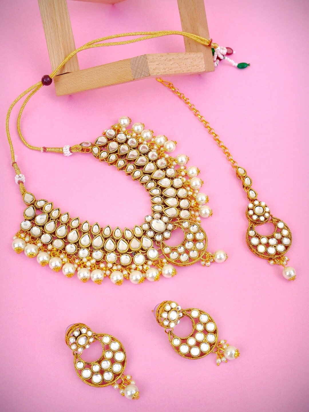 

Crunchy Fashion Gold-Plated White Beaded & Kundan-Studded Jewellery Set