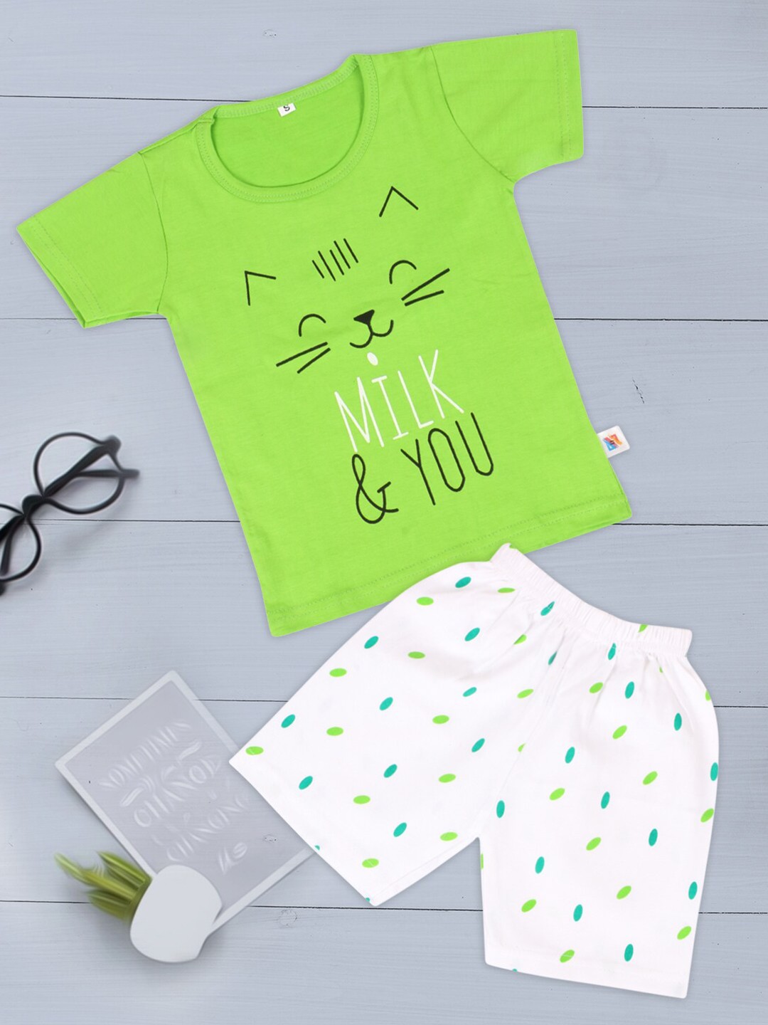 

Fashitale Unisex Kids Green & White Cotton Printed Top with Shorts