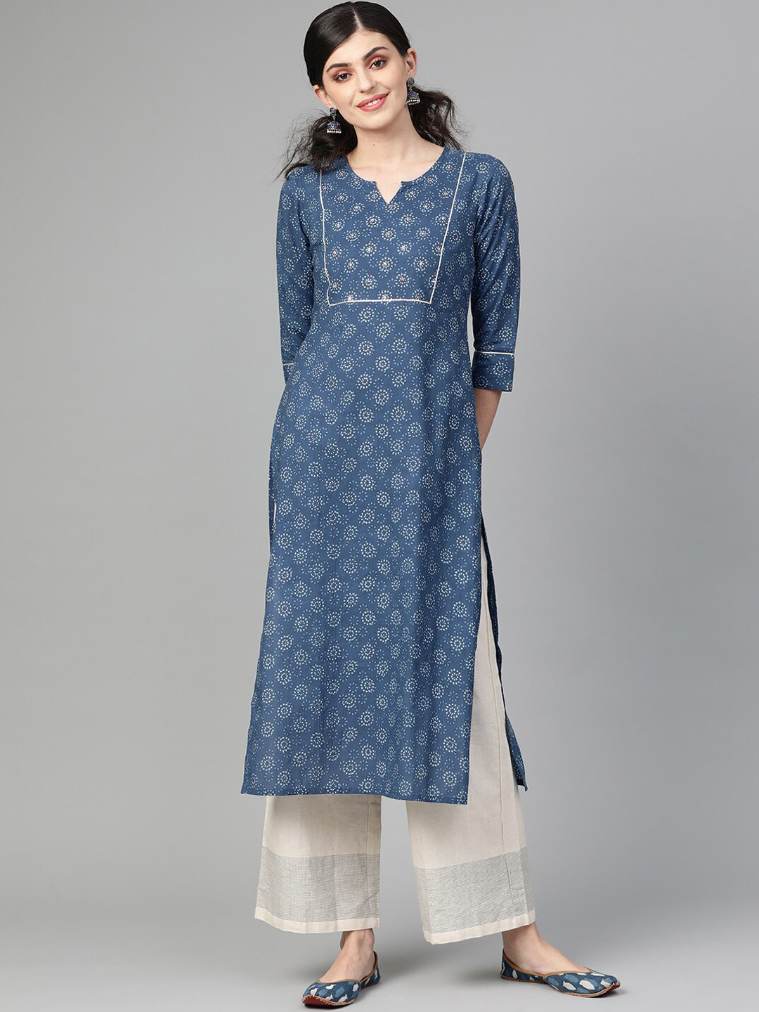 

Varanga Women Blue & White Floral Printed Cotton Kurta