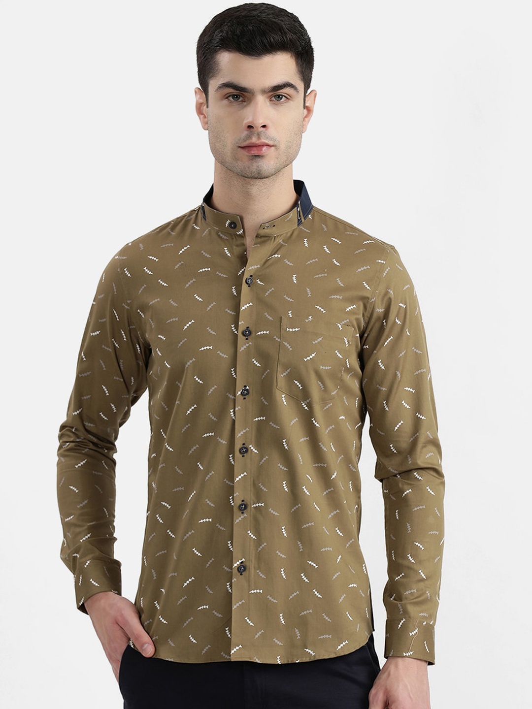 

V2 Value & Variety Men Green Printed Casual Shirt