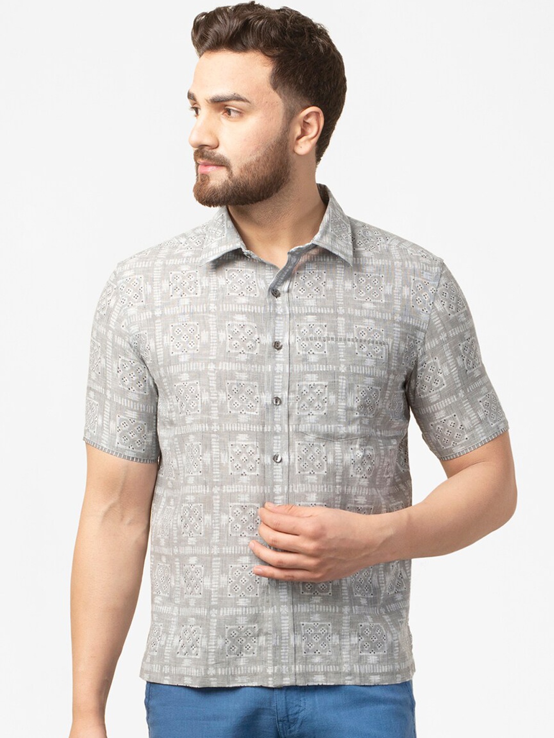 

Fabindia Men Grey & White Geometric Print Cotton Casual Shirt