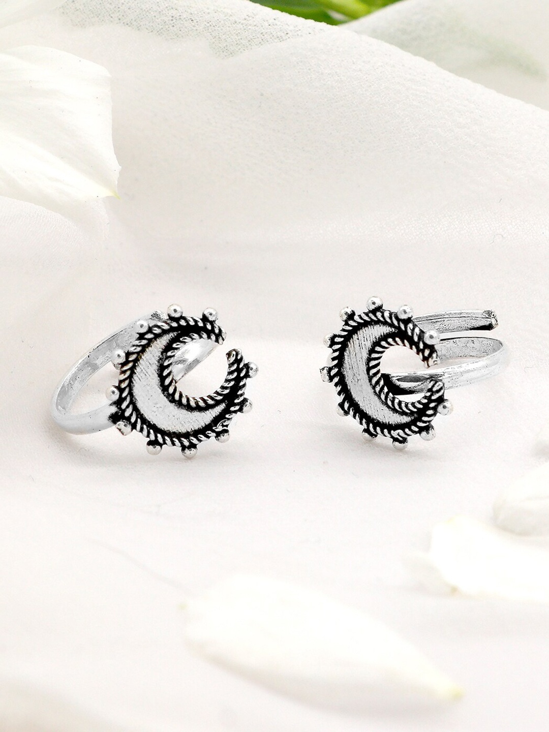 

TEEJH Set Of 2 Oxidised Silver-Toned & Black Oxidised Toe Rings