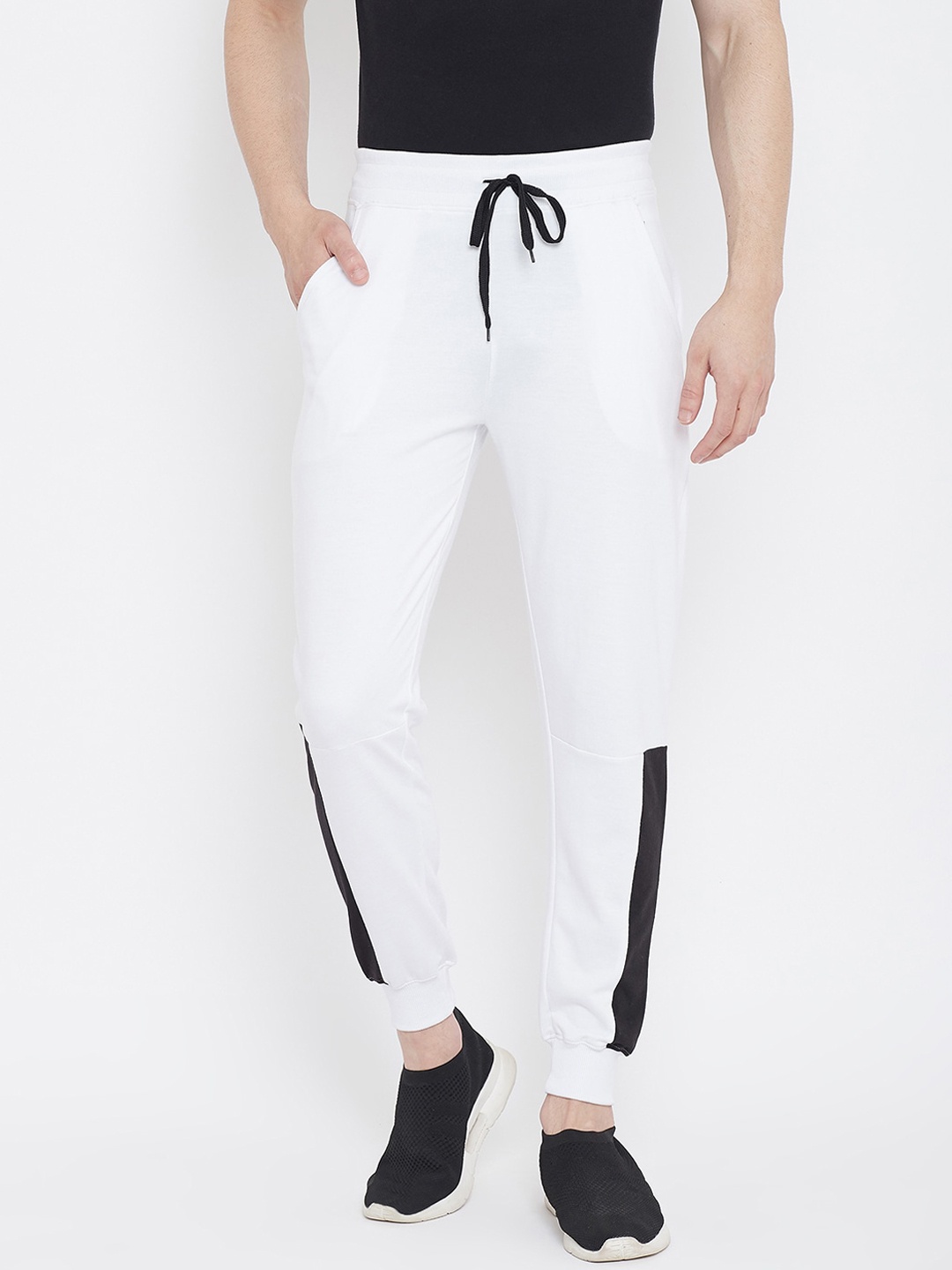 

Rodzen Men White Colourblocked Slim Fit Joggers