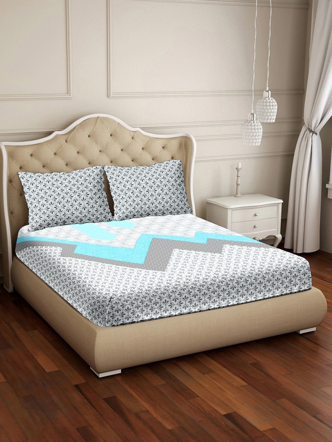 

BELLA CASA White & Blue Geometric 250 TC King Bedsheet with 2 Pillow Covers