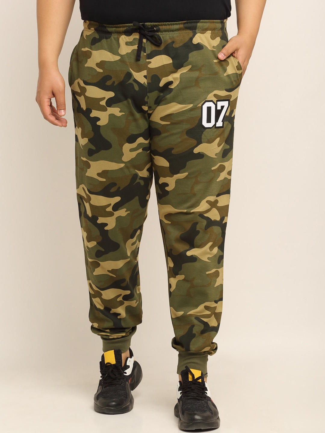 

Rodzen Men Olive Green & Black Camouflage Printed Plus Size Slim-Fit Cotton Joggers