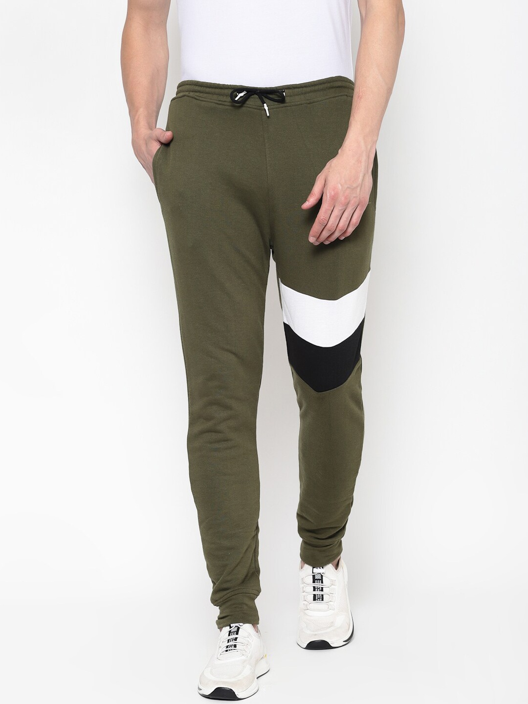 

PAUSE SPORT Men Olive-Green & White Solid Antimicrobial Cotton Slim-Fit Joggers