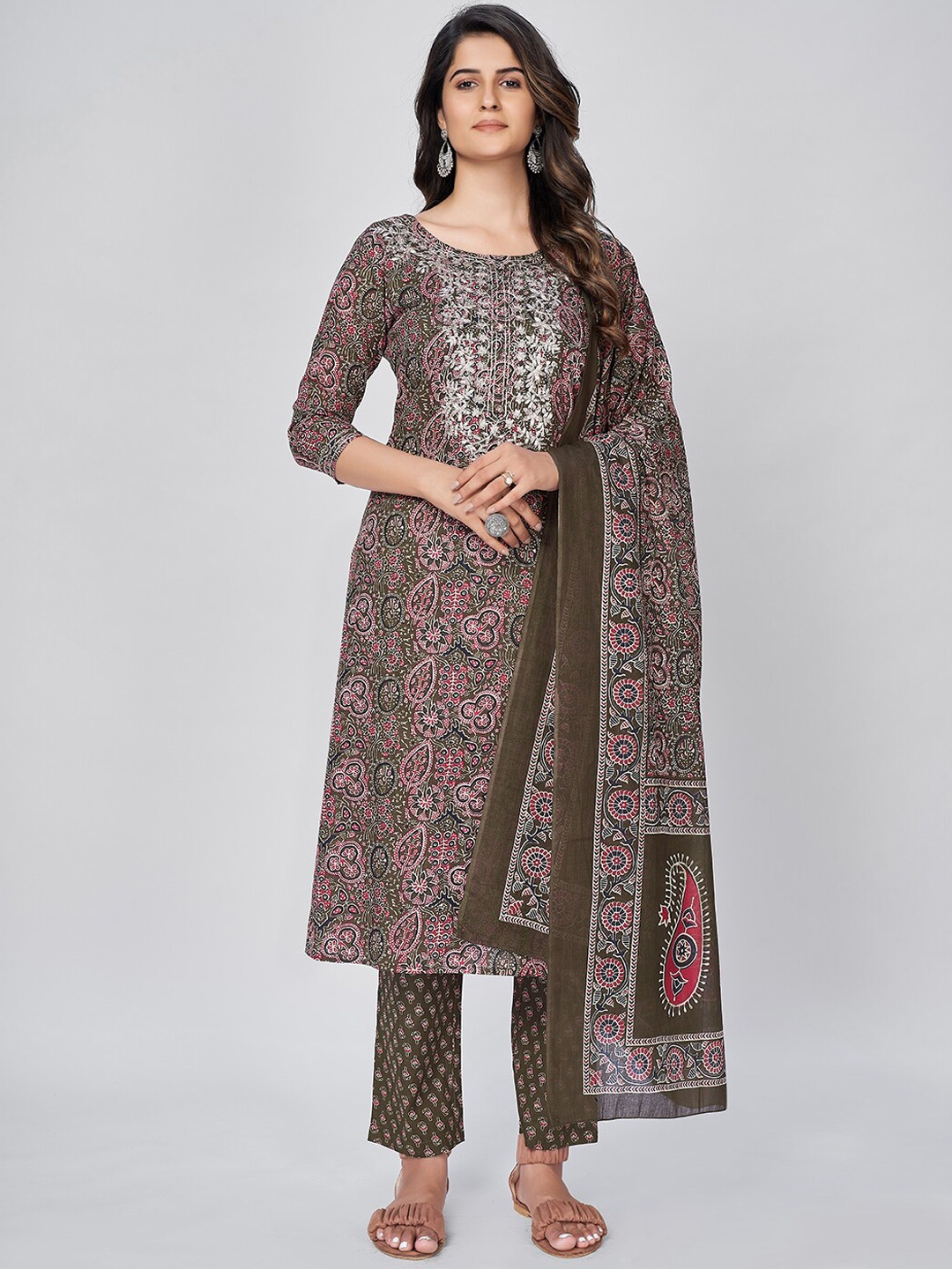 

Vbuyz Women Green Printed Layered Kurti with Trousers & With Dupatta
