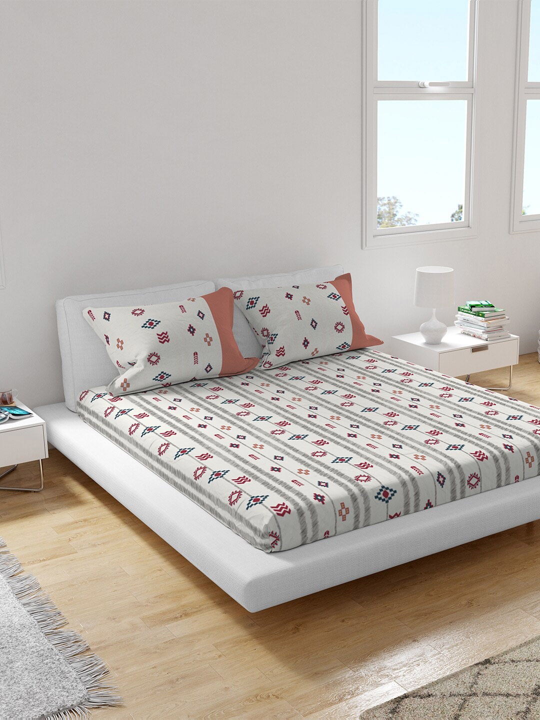 

Himeya White & Red Geometric 400 TC King Sustainable Bedsheet with 2 Pillow Covers