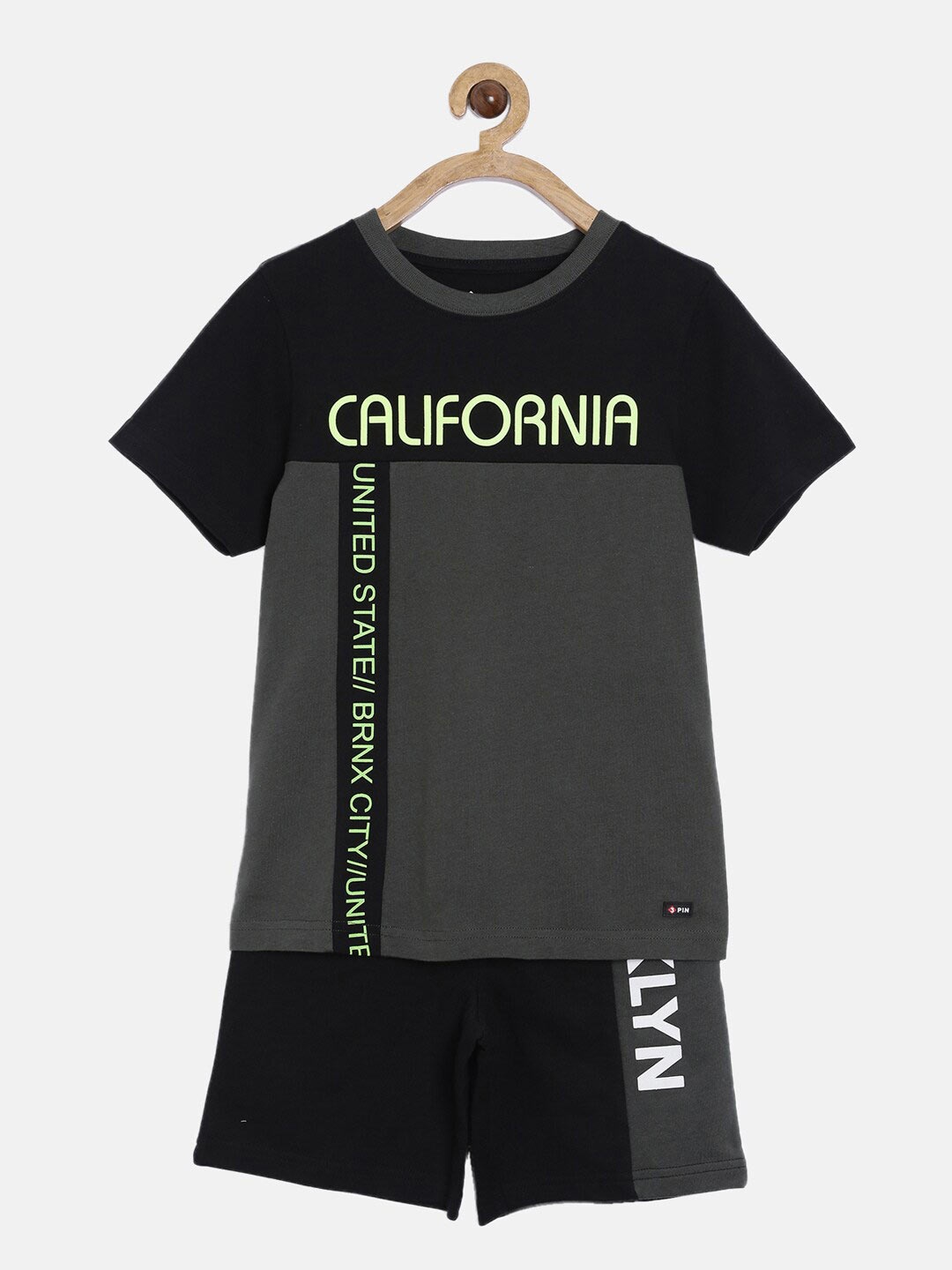 

3PIN Boys Charcoal & Black Colourblocked T-shirt