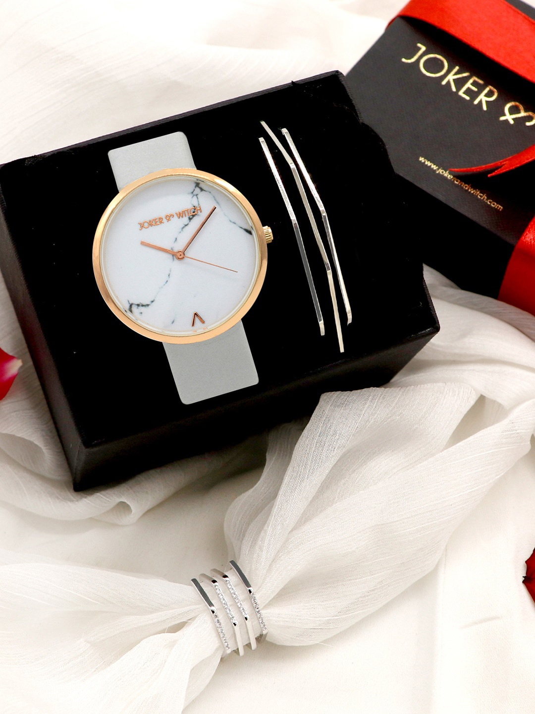 

JOKER & WITCH Women White & Silver-Toned Enamour Love Triangle Watch Gift Set JWLT35