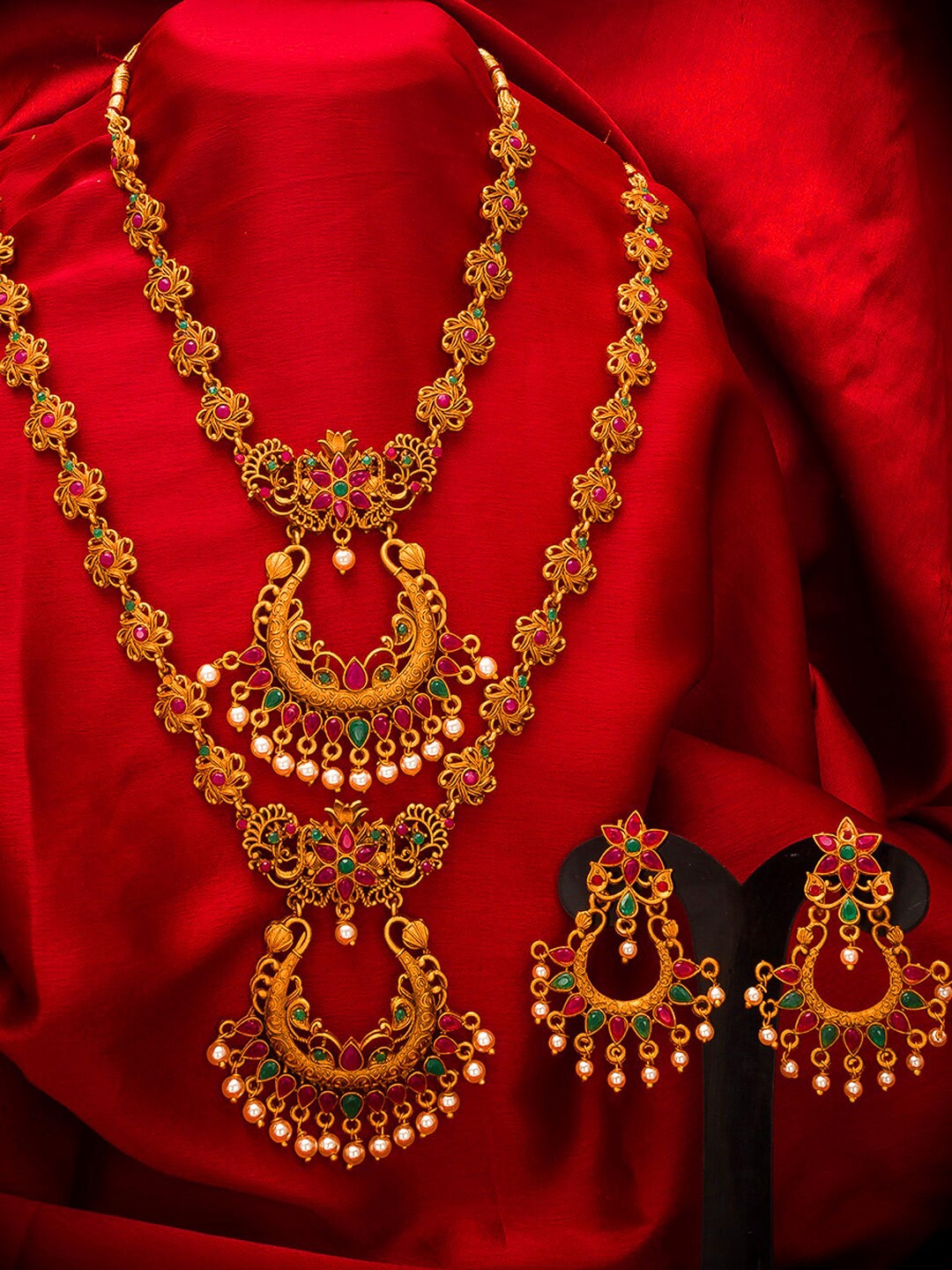 

aadita Gold-Plated Pink & White Stone-Studded & Pearl-Beaded Temple Jewellery Set