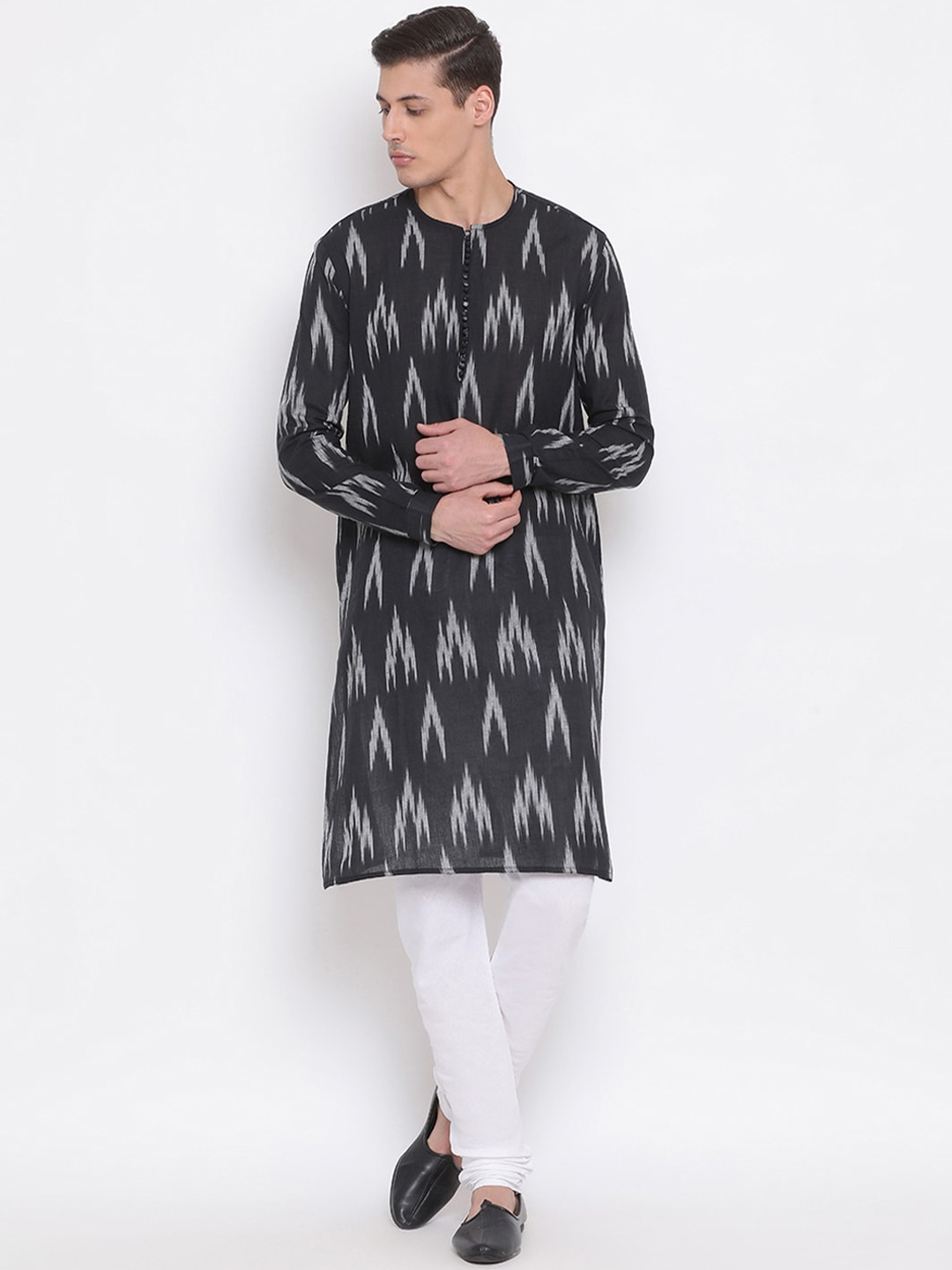 

VASTRAMAY Men Black & White Ikat Handloom Straight Kurta With Churidar