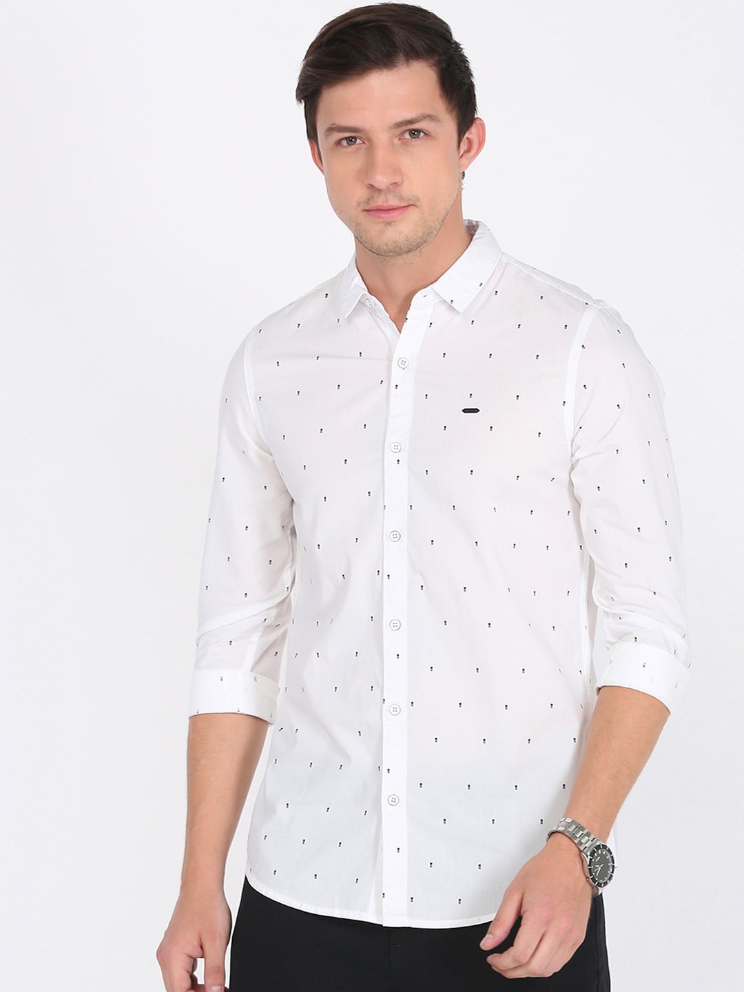 

Lee Men White Slim Fit Micro Ditsy Printed Pure Cotton Casual Shirt
