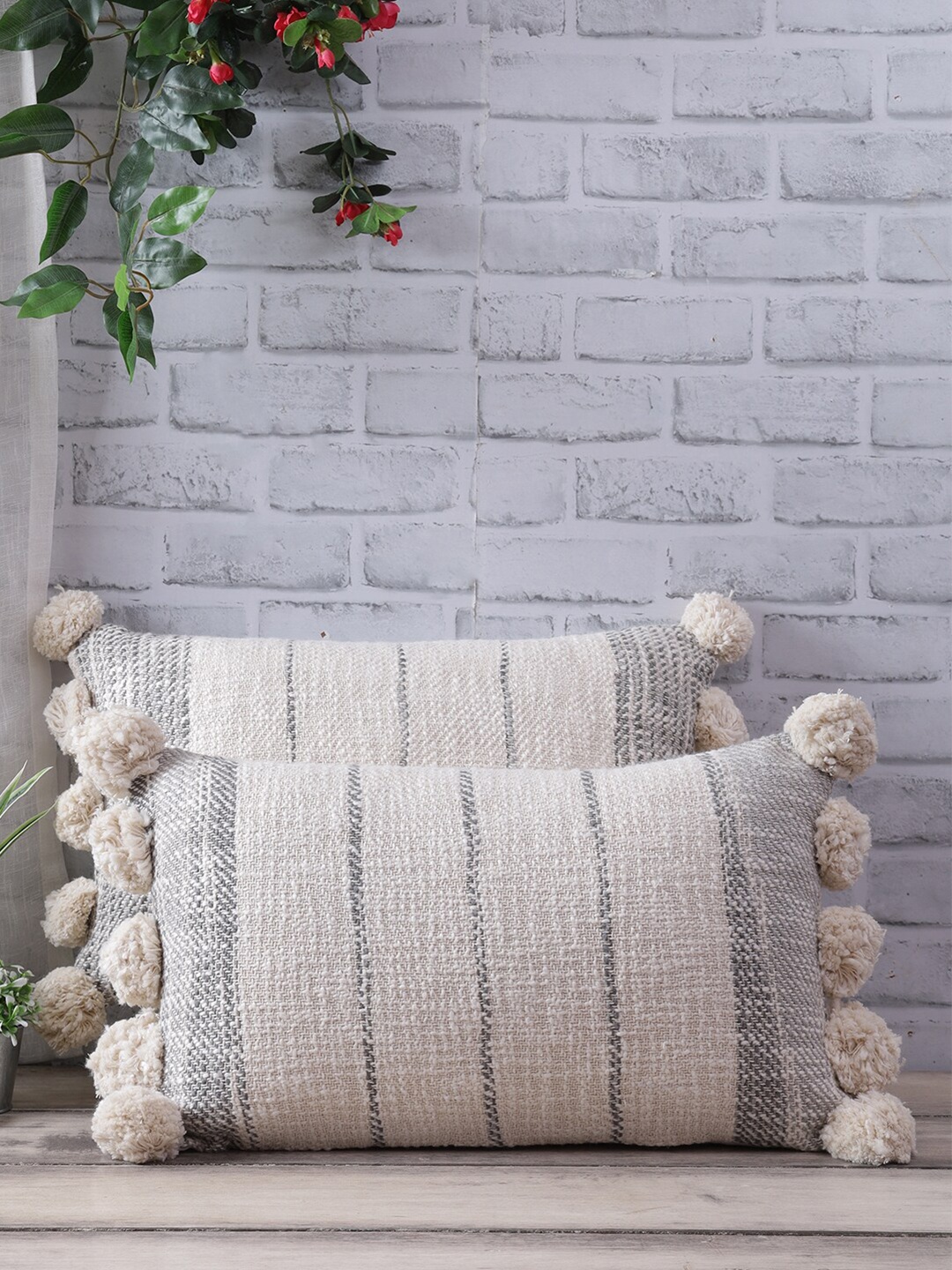 

eyda Cream-coloured & Grey Set of 2 Rectangle Cushion Covers
