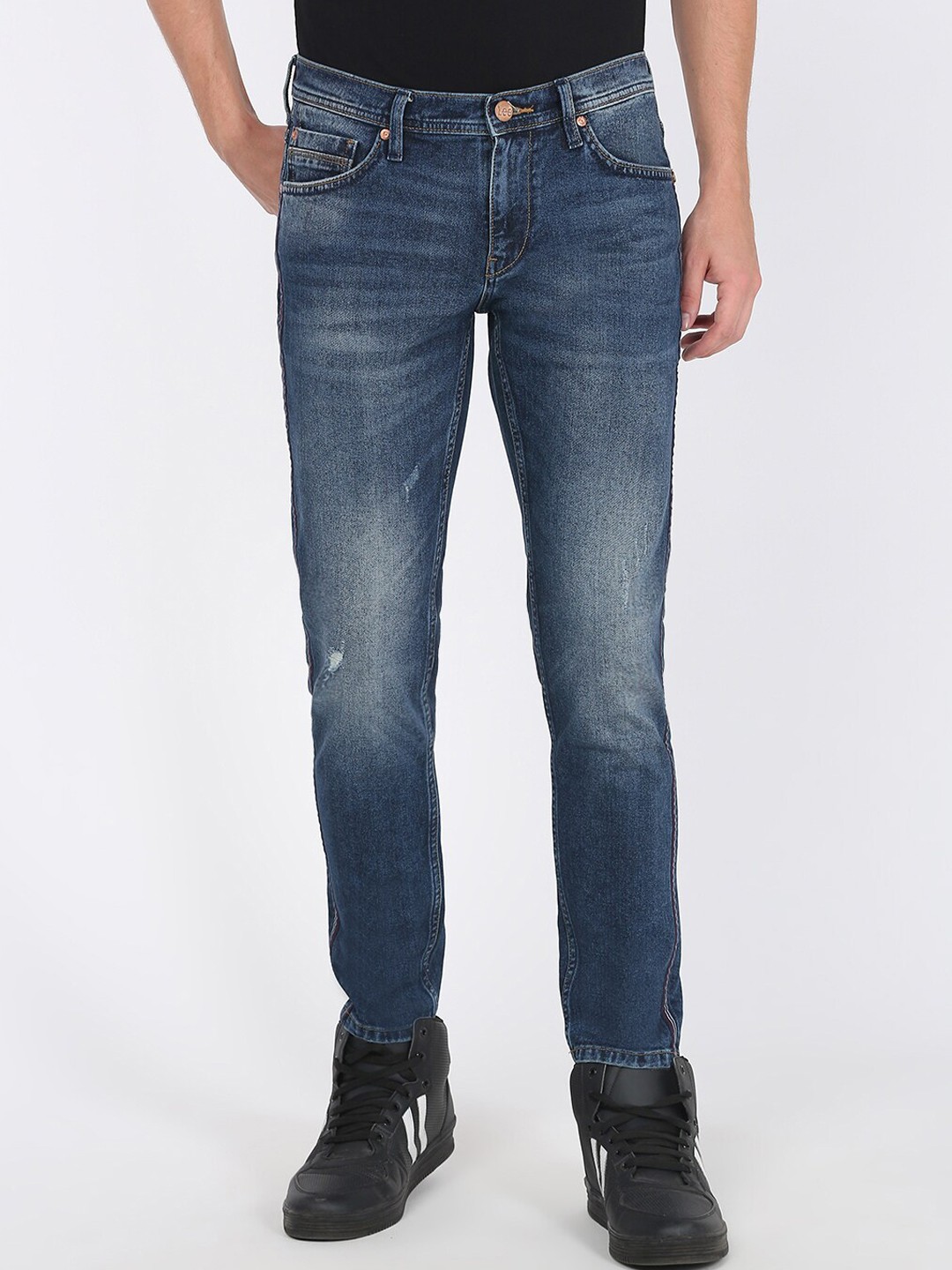 

Lee Men Blue Tapered Fit Low Distress Heavy Fade Jeans