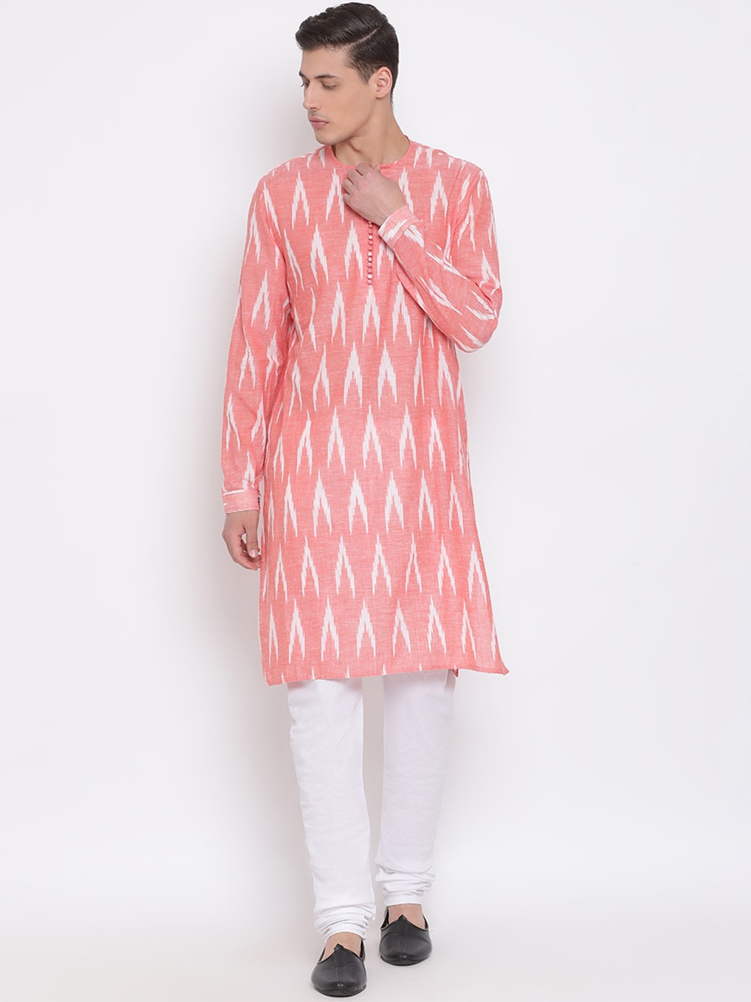 

VASTRAMAY Men Peach-Coloured & White Ikat Printed Handloom Kurta With Churidar