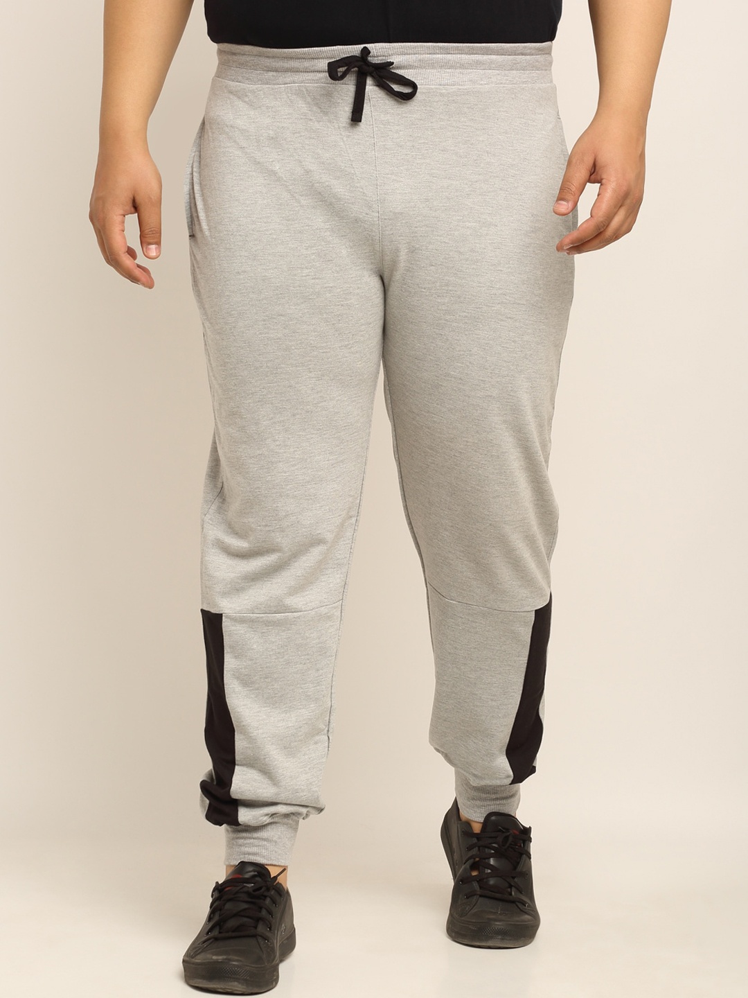

Rodzen Men Grey Solid Cotton Slim-Fit Joggers