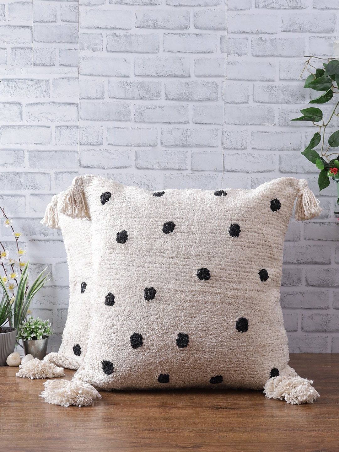 eyda Set Of 2 Off White & Black Embroidered Square Cushion Covers