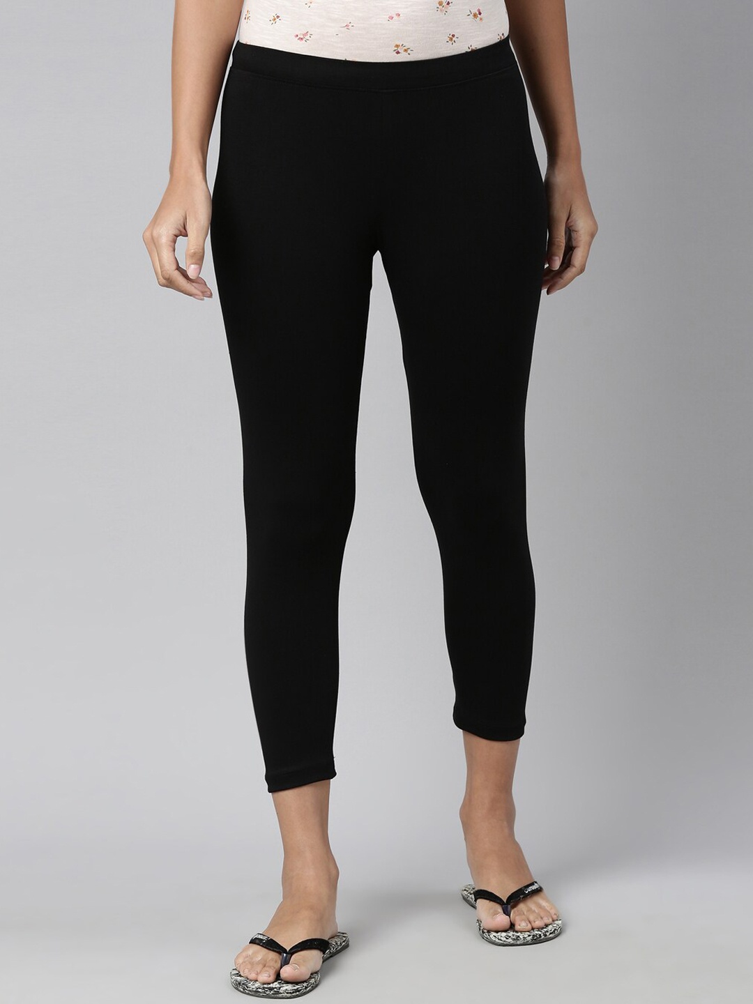 Kryptic Women Black Solid Three-Fourth Length Leggings