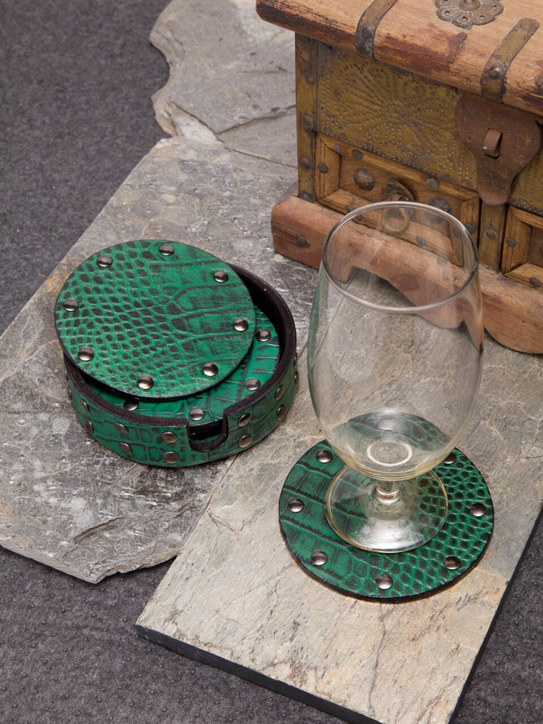 

IMUR Set Of 6 Green & Black Round Leather Coasters With Holder