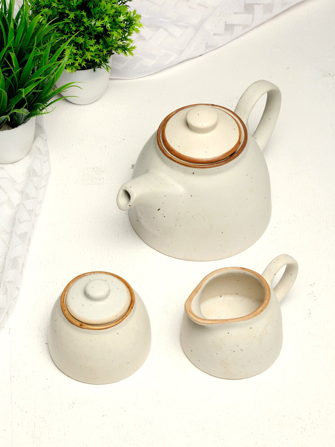 

Fabindia Set Of 3 White Solid Ceramic Matte Kettle Set
