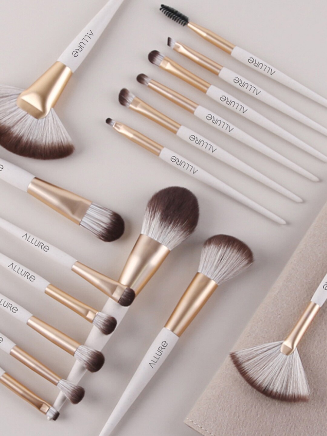 

Allure Beige Pro makeup brush set of 16 with suede Pouch, Off white