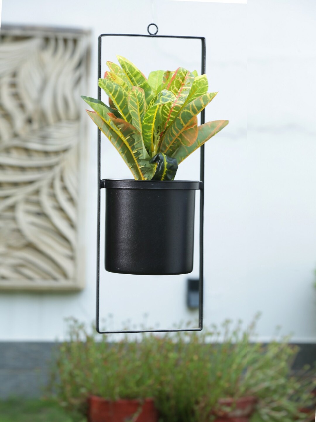 

Amoliconcepts Black Solid Hanging Planter With Stand