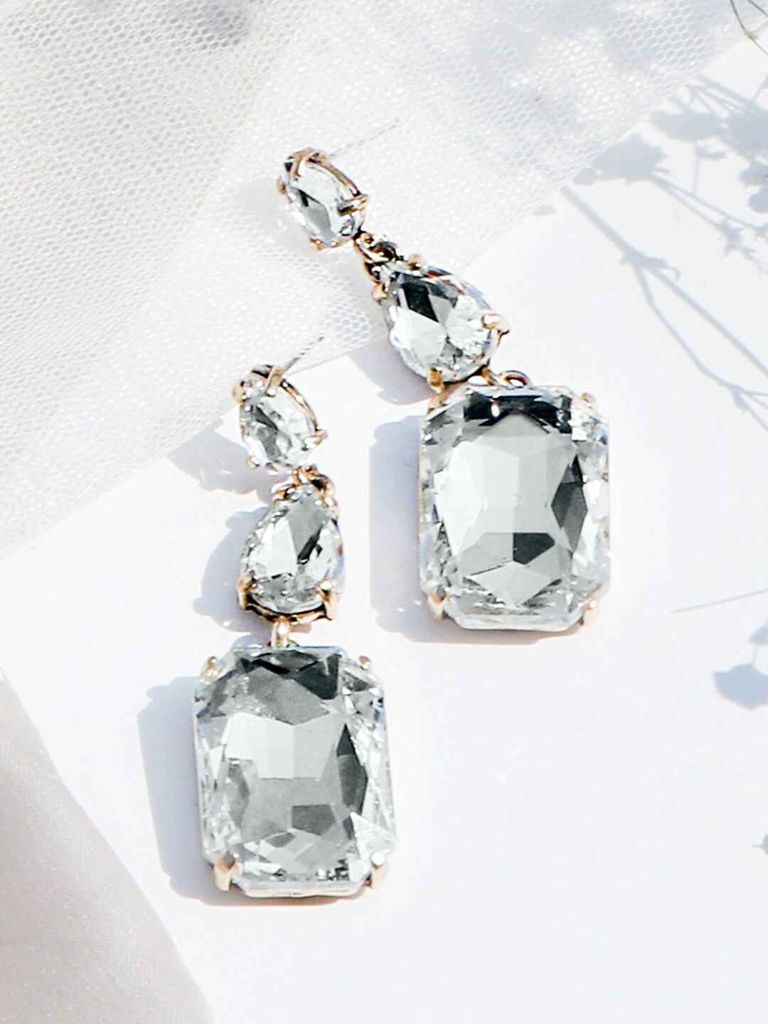 

JOKER & WITCH White Contemporary Drop Earrings