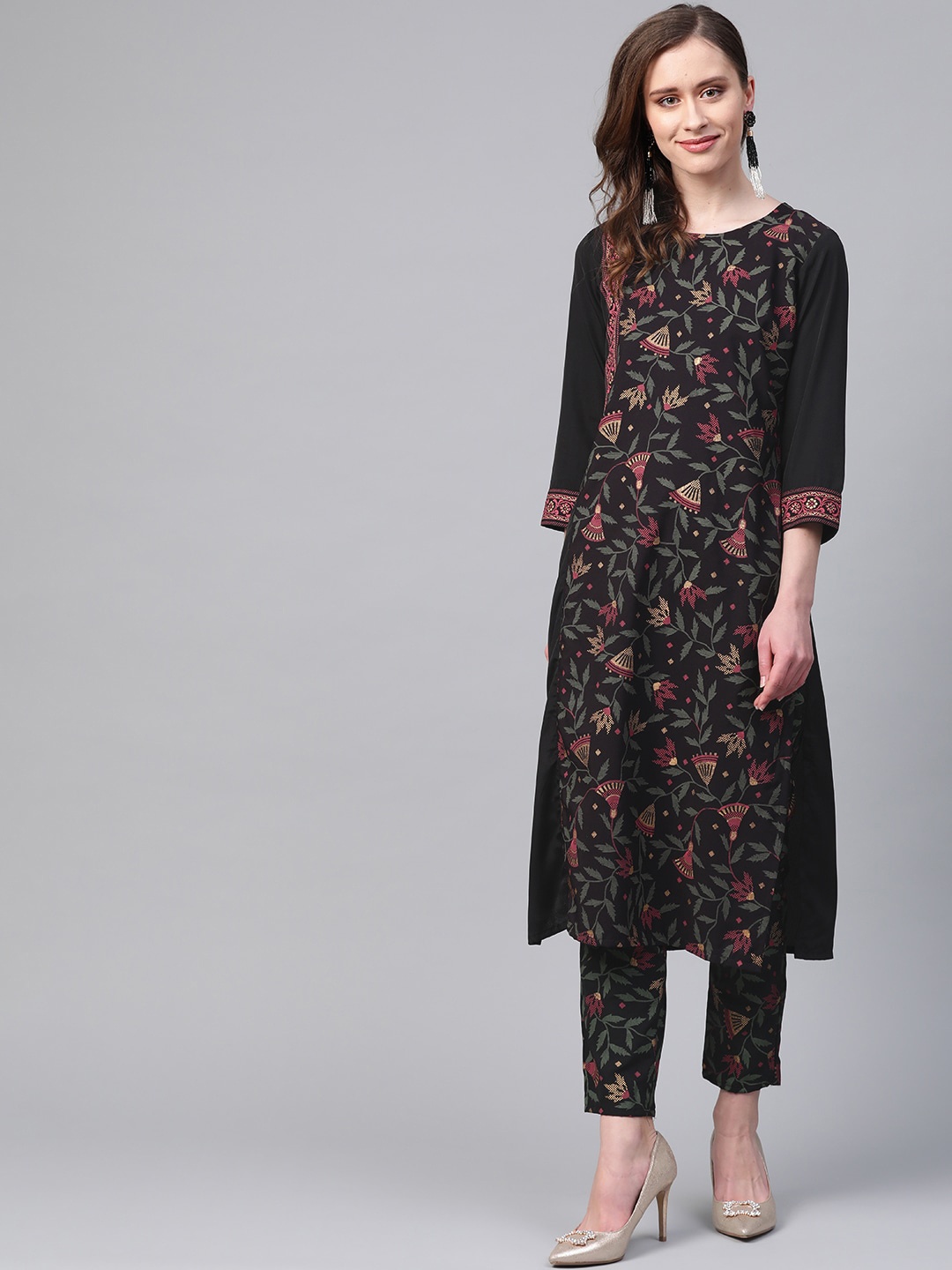 

ZIYAA Women Black & Pink Floral Printed Floral Crepe Kurta