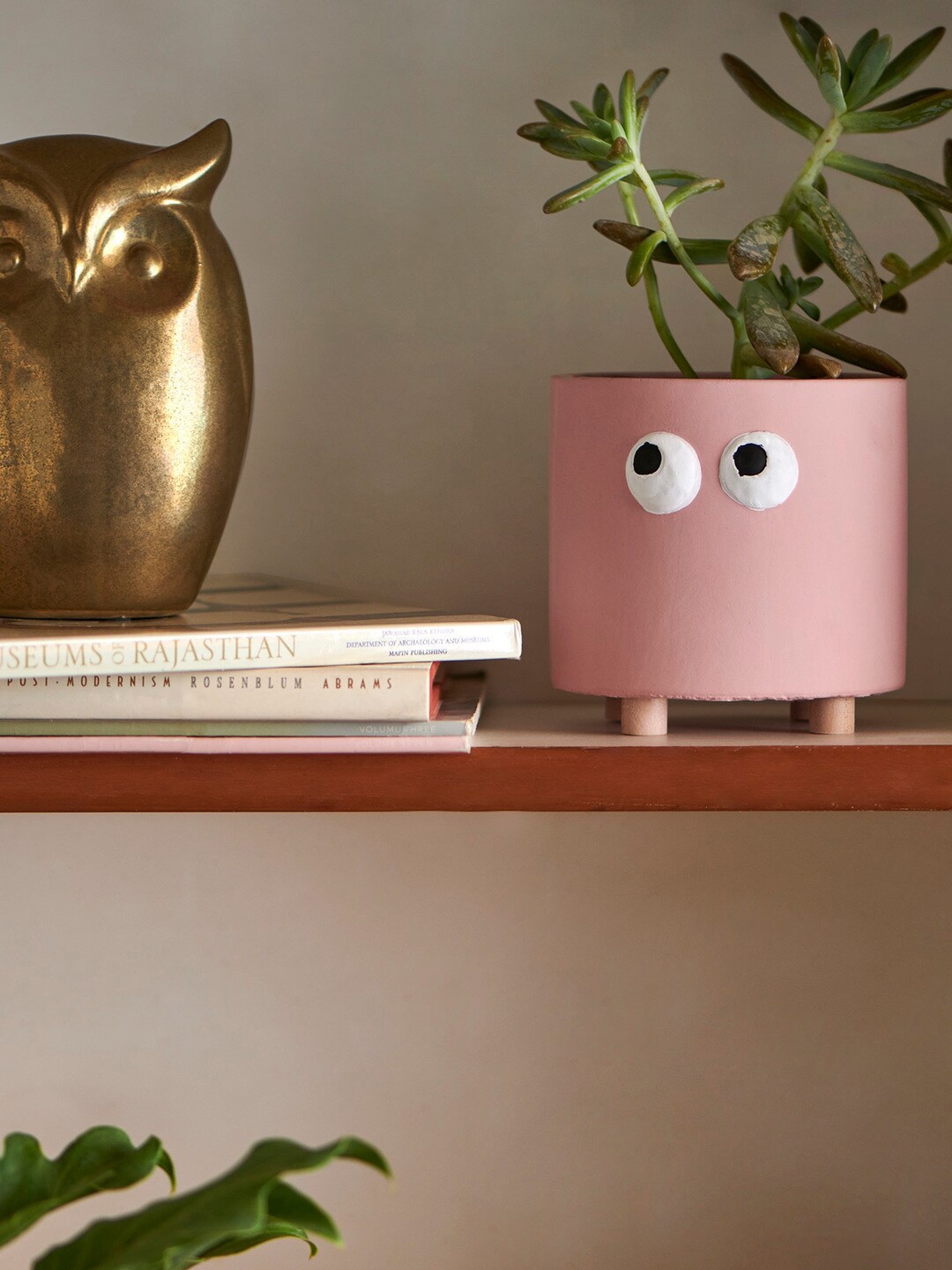 

Chumbak Pink & White Handcrafted Peeping Eyes Planter With Legs